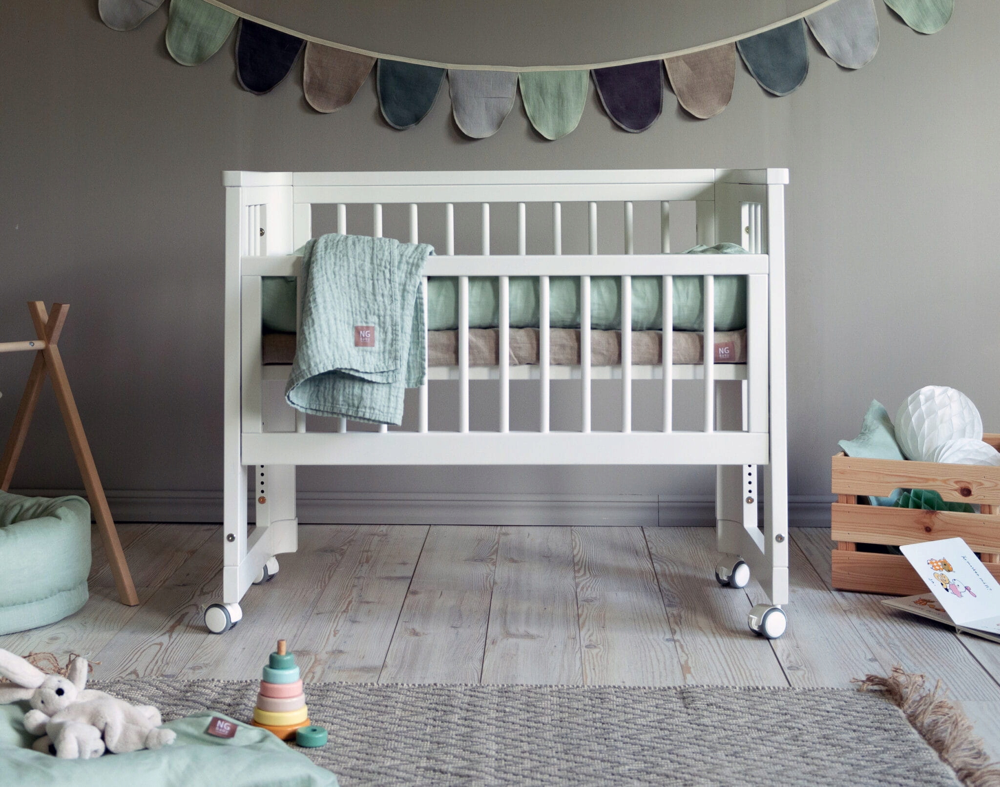 TROLL SUN Bedside Crib Łóżeczko dostawne białe Kolor inny kolor