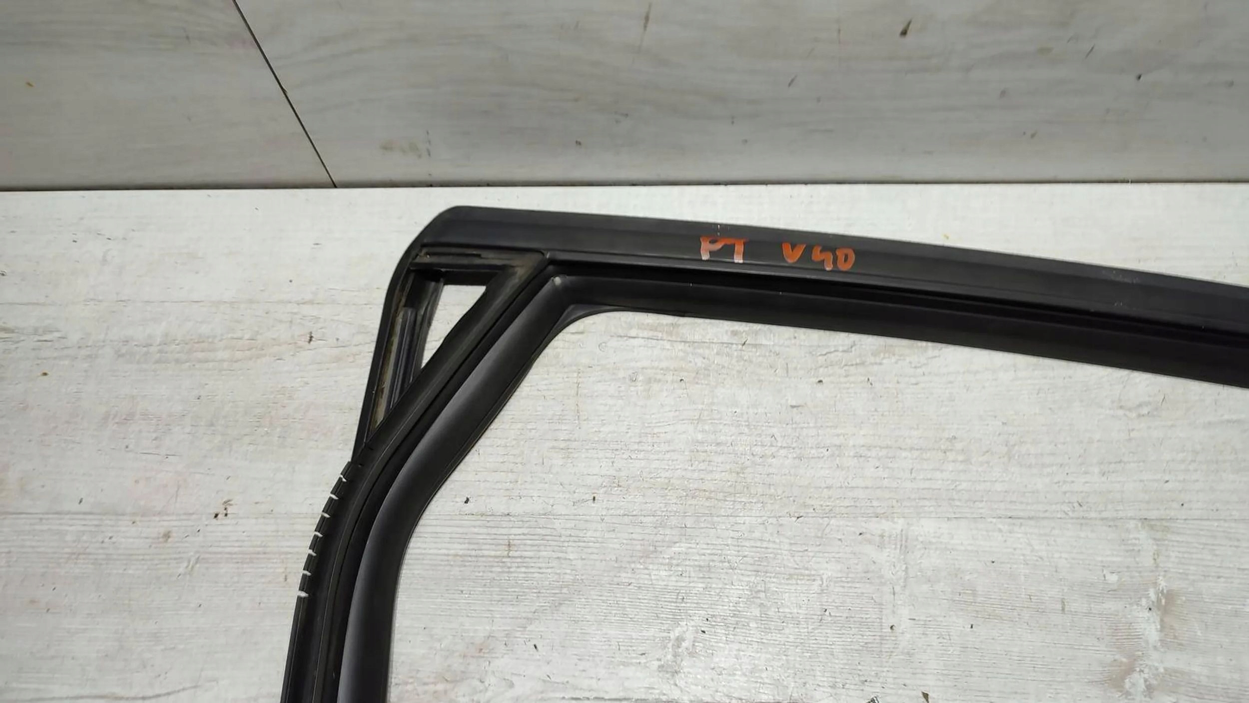 Volvo V40 2018 rear part side right gasket windows door