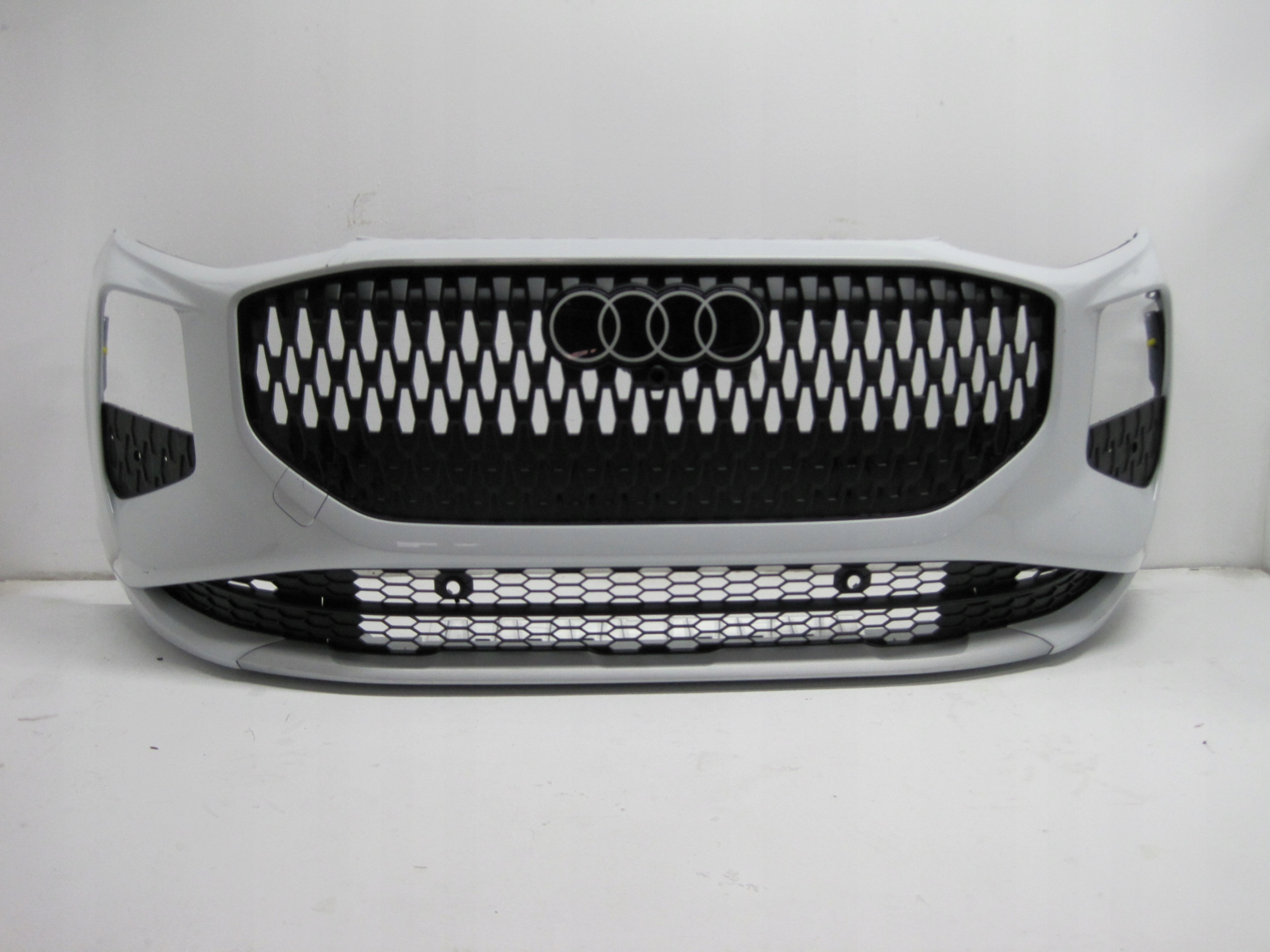bumper AUDI Q3 83H 25R front front