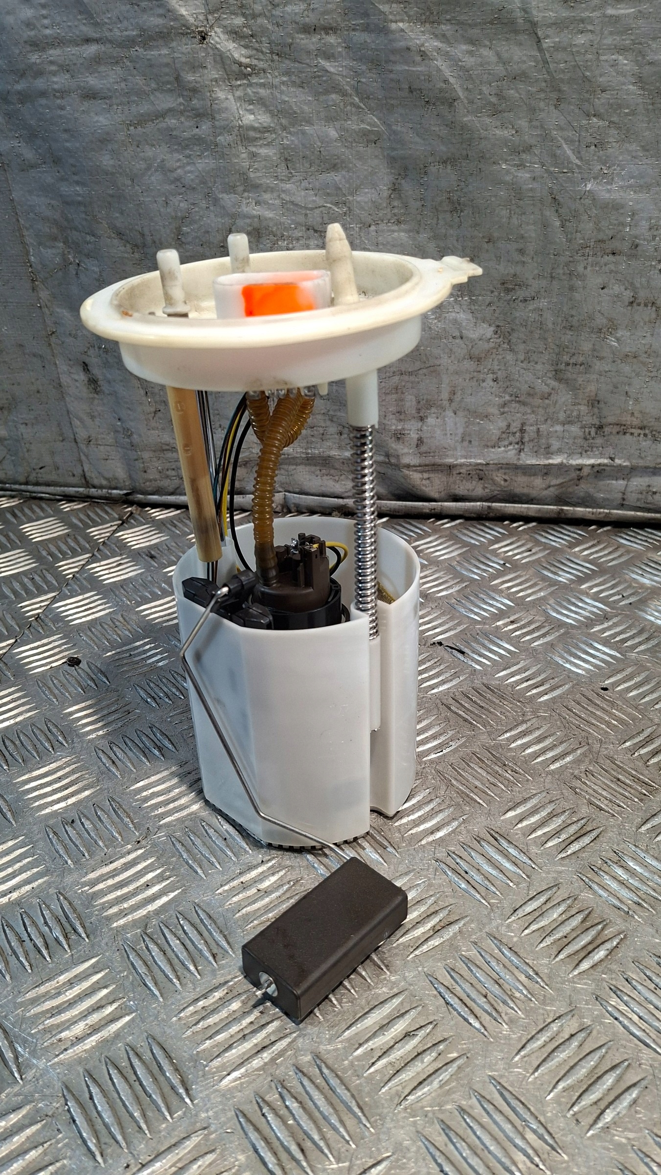 feed pump SKODA OCTAVIA II 1.6