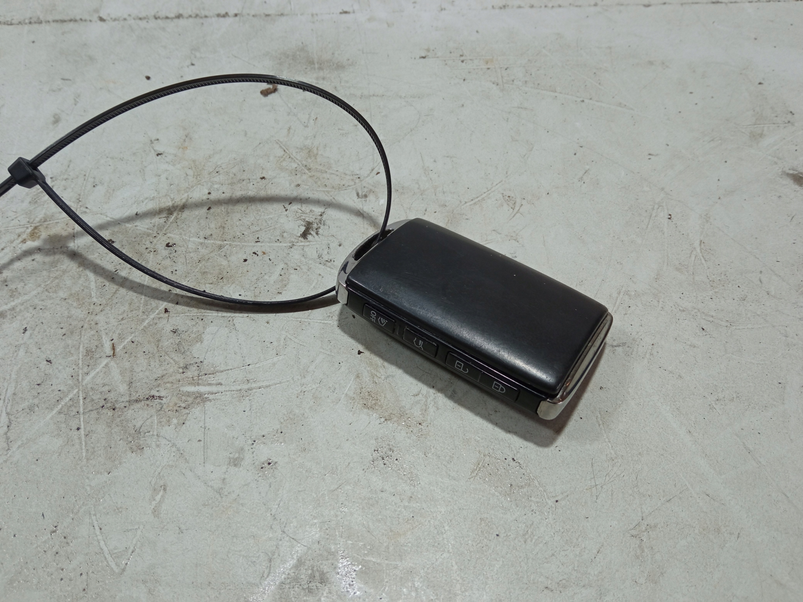 MAZDA CX-30 KLUCZYK PILOT KEYLESS Typ samochodu 4x4/SUV Samochody osobowe