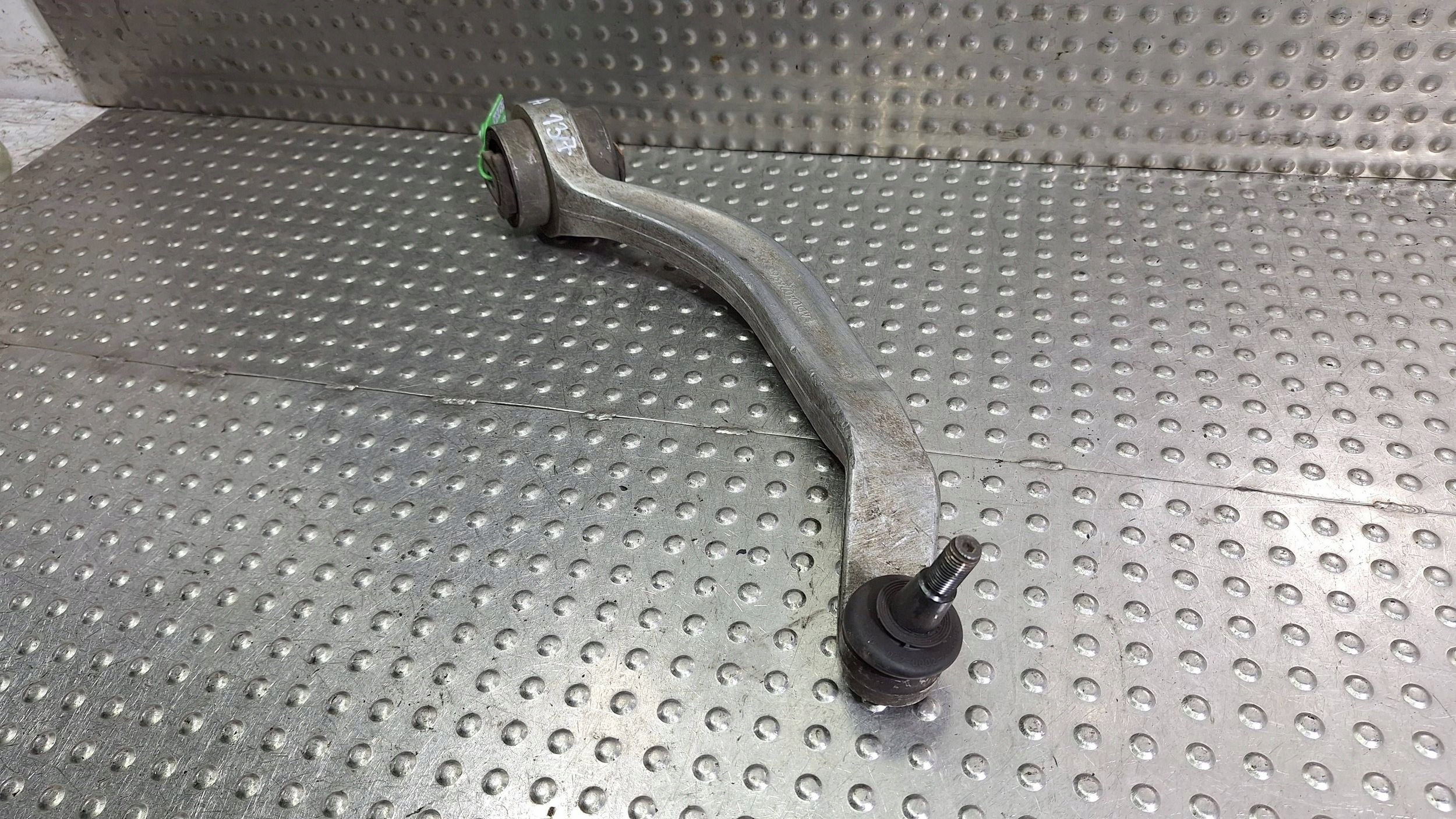 arm right front lower BANAN 4D0407696J VW PASSAT B5 AUDI A4 B5 A8 D2