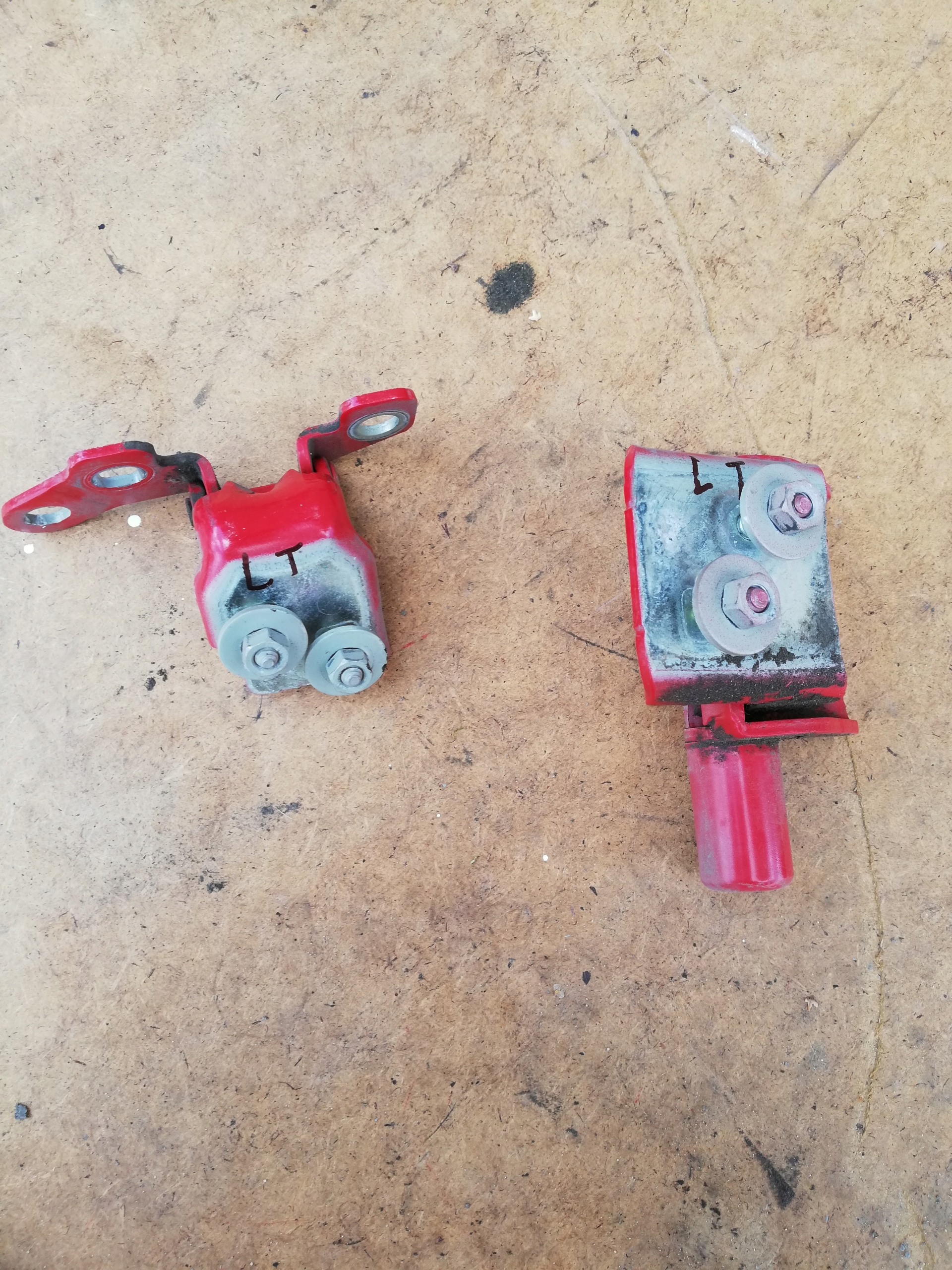 ZAWIASY DRZWI LEWY TYŁ CLIO III 5D OV727 Producent części Renault OE