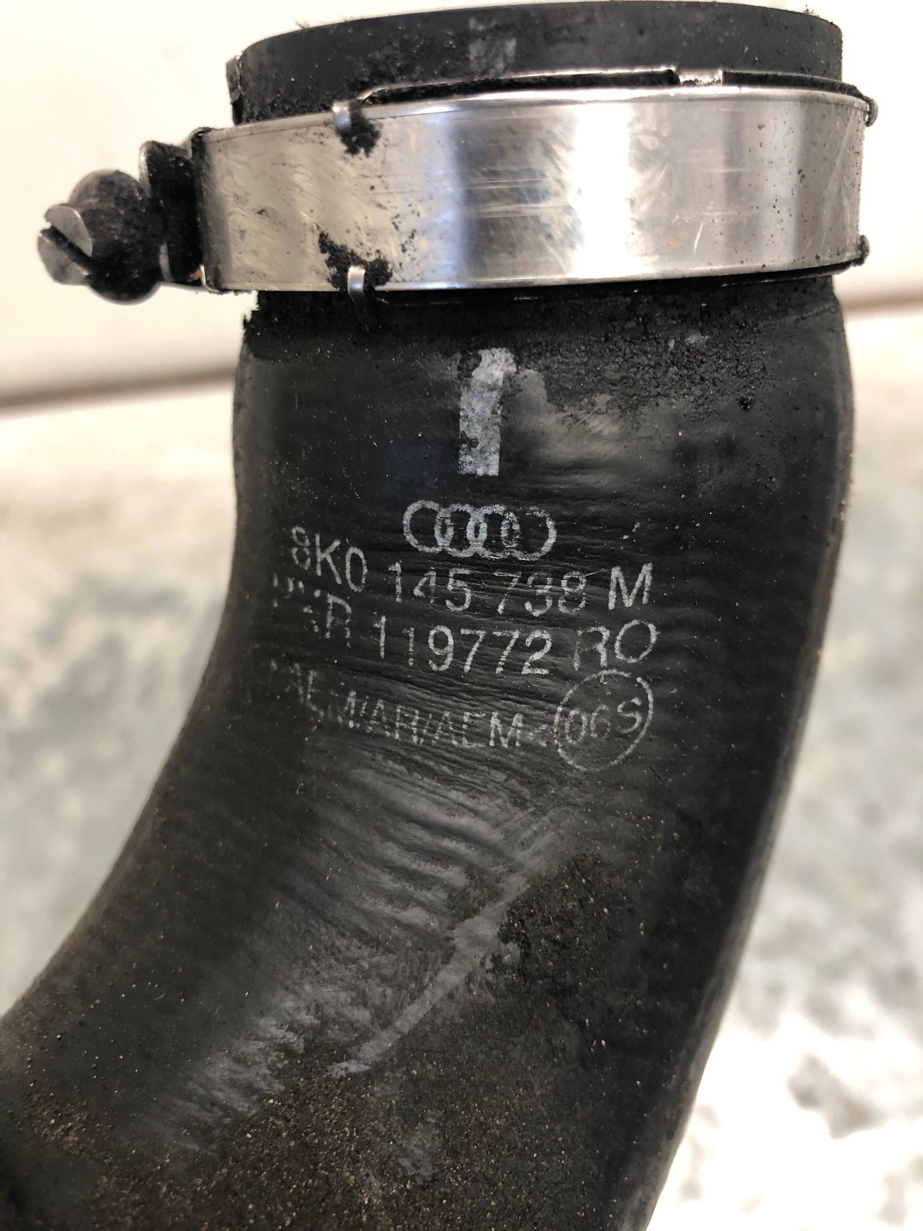 trouba hadice intercoolera AUDI A4 B8 8K0145738M