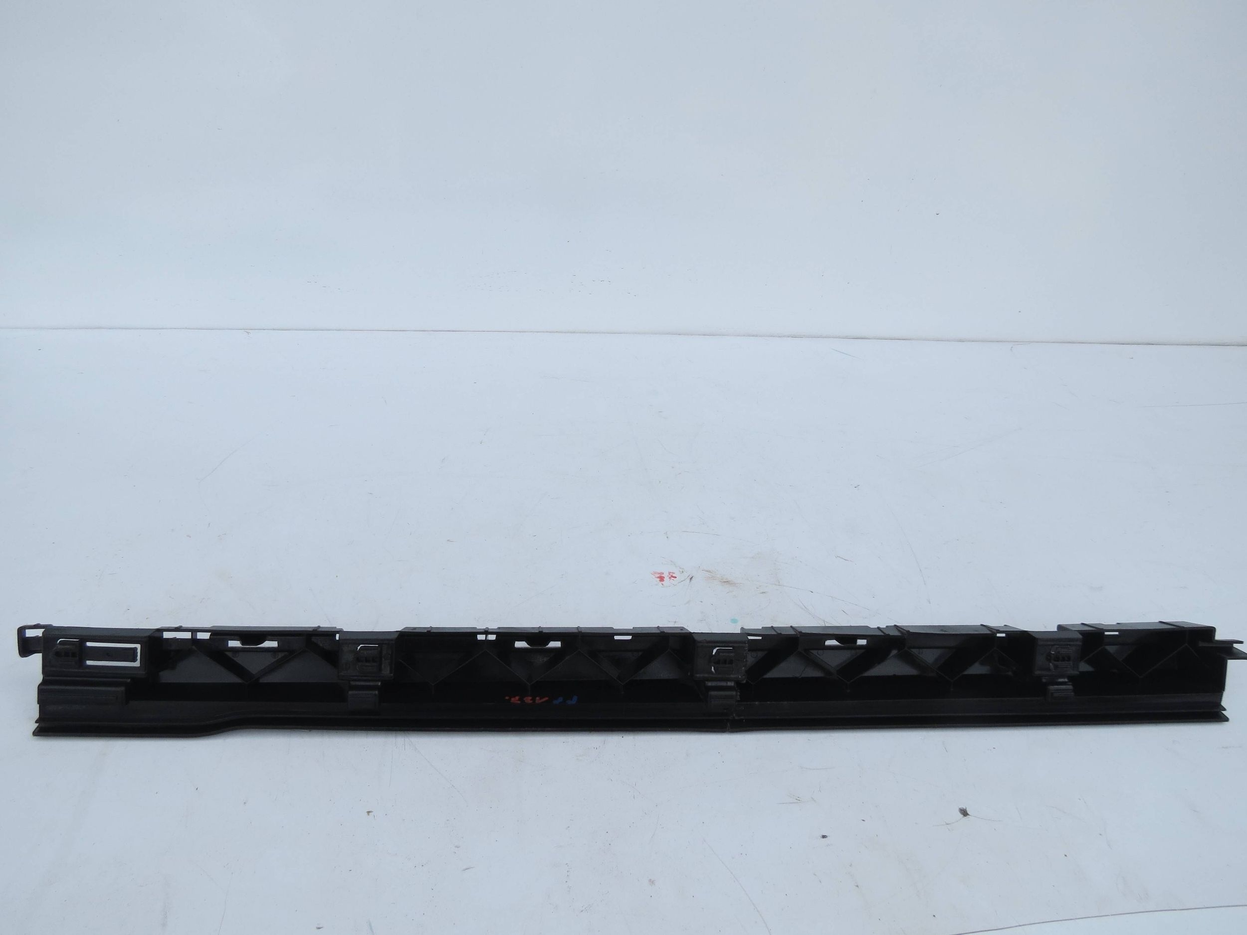 support mouldings PROGOWEJ right front VOLVO S90 V90 31386130