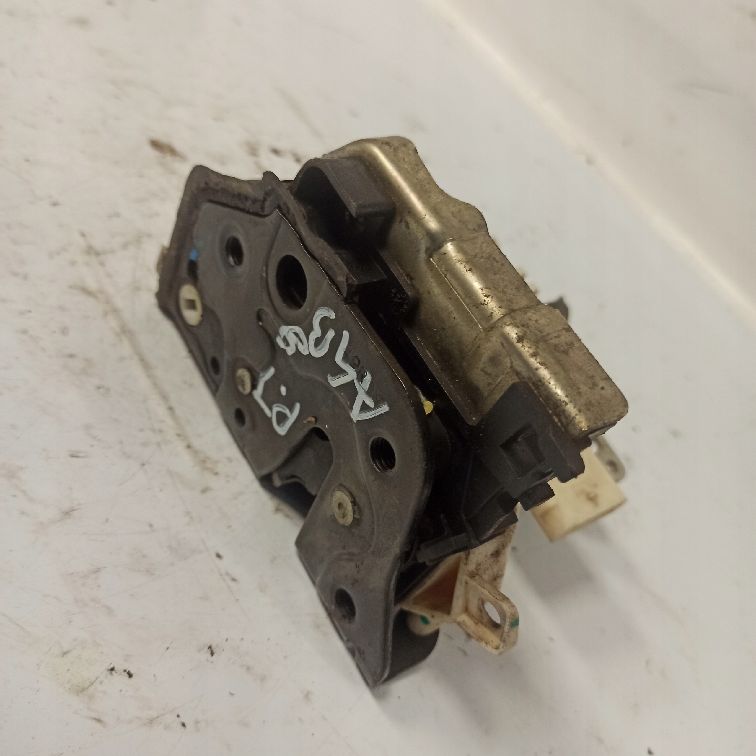Audi A4 B8 замок 6 8K0839016C