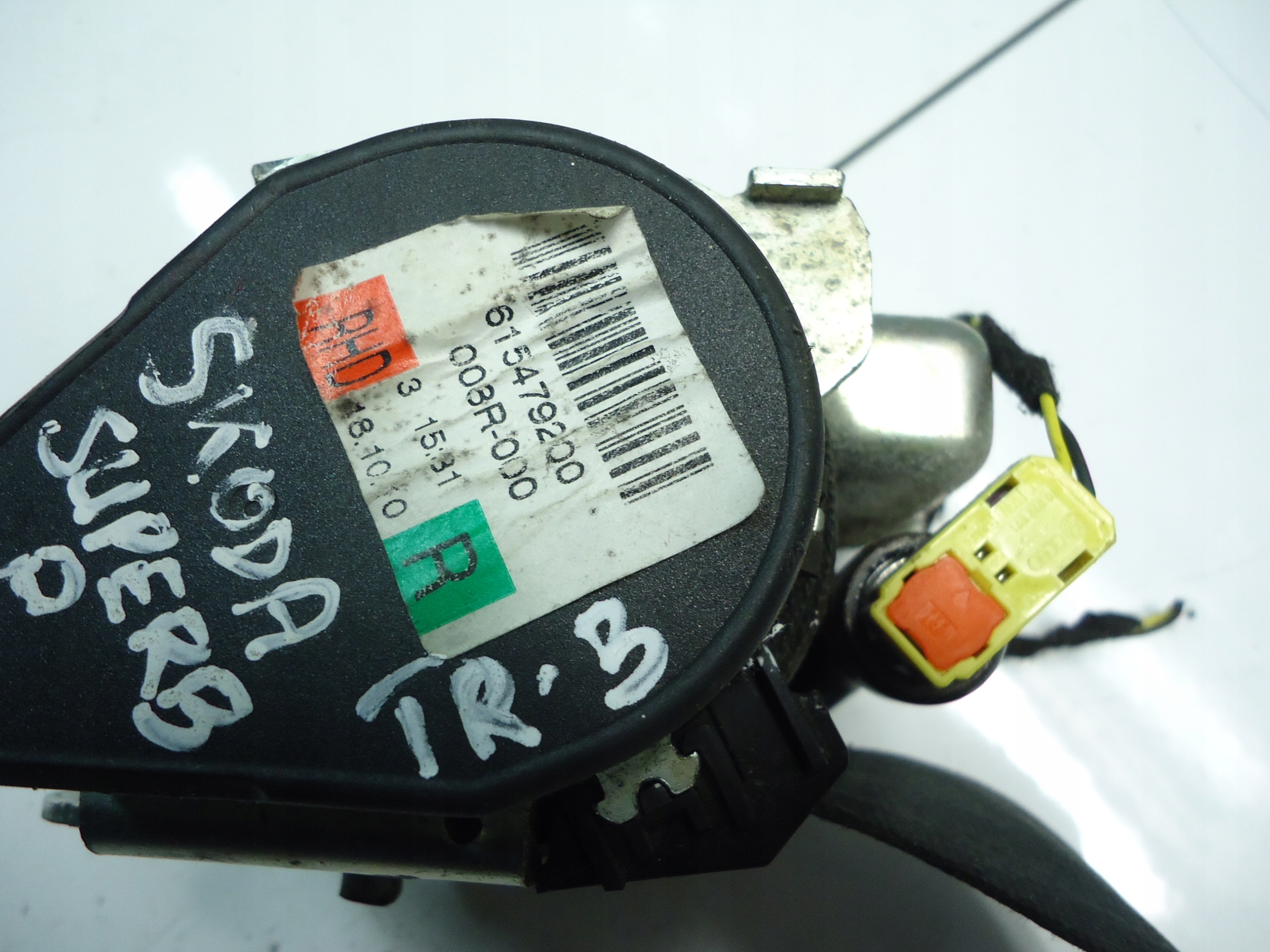 SKODA SUPERB II seat belt right front 615479200
