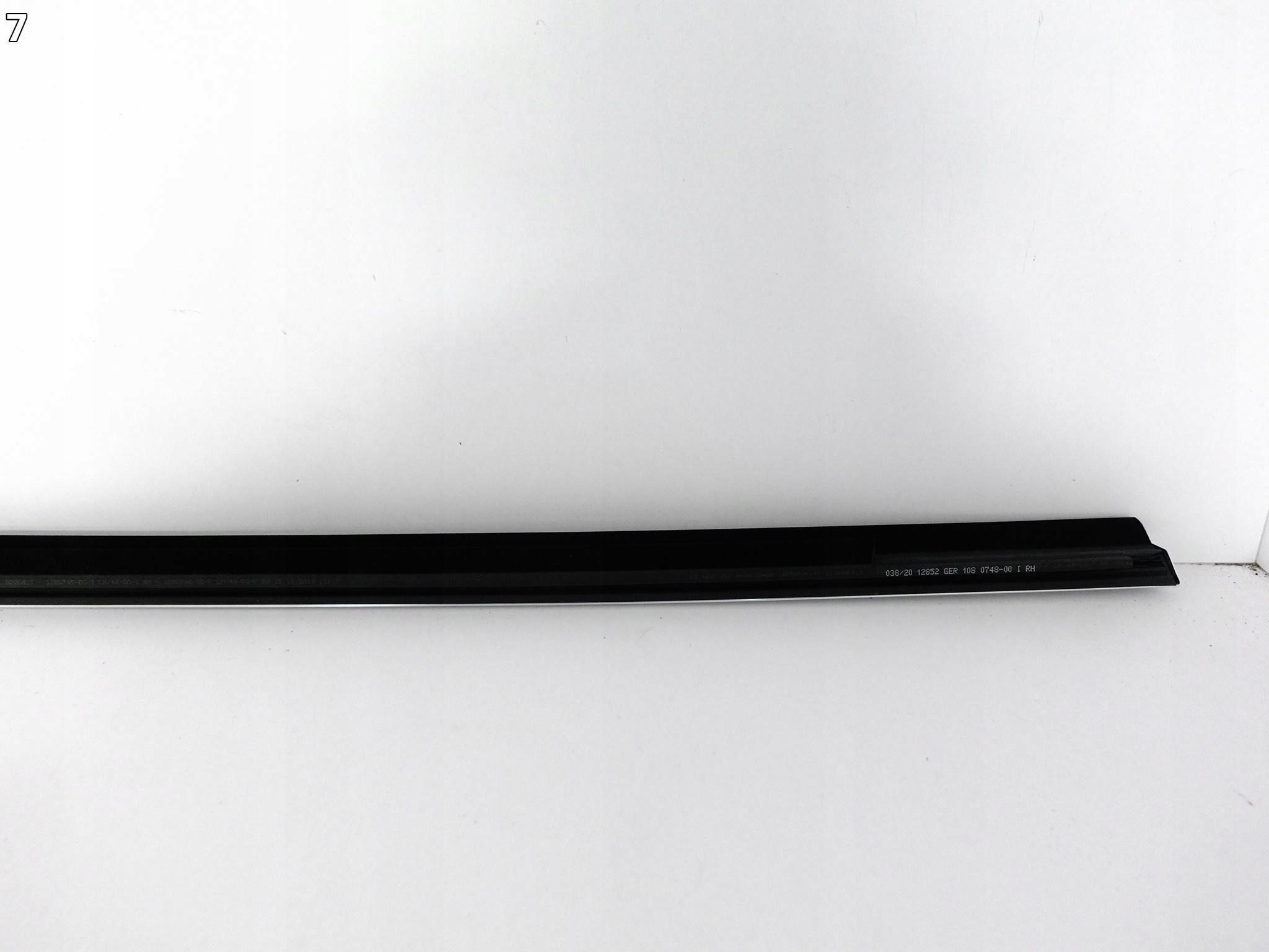 TESLA MODEL 3 17- moulding dust door PRAWYCH rear part CHROM
