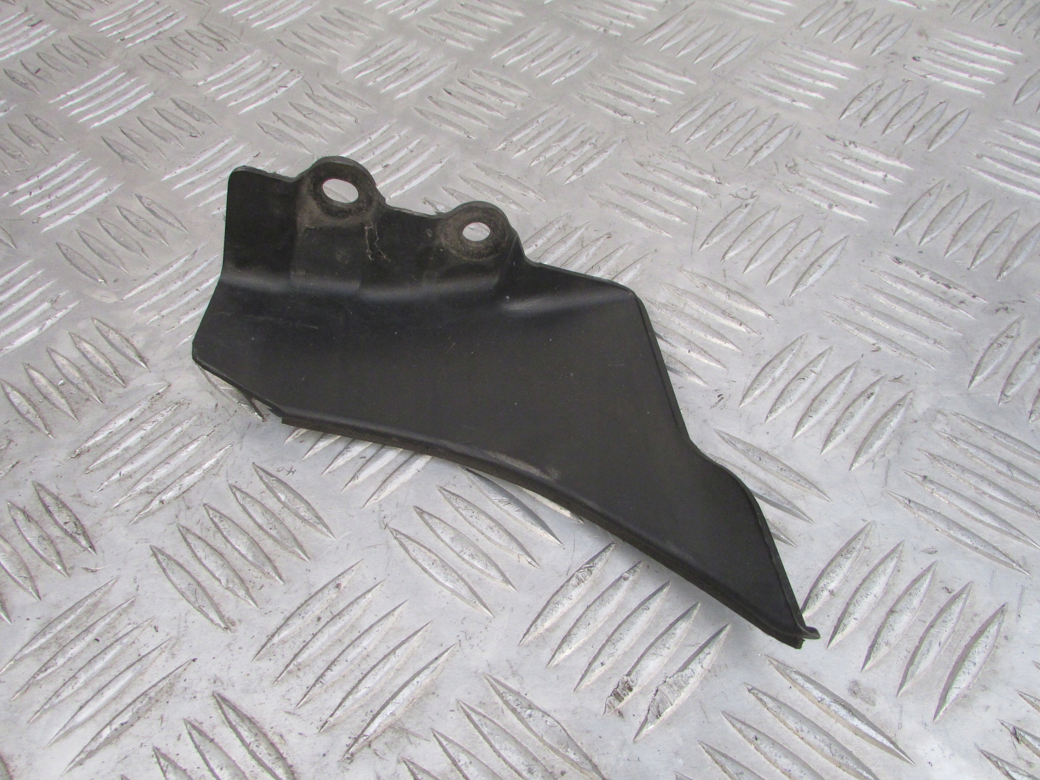 OSŁONA ZAWIASU LEWA HYUNDAI IX35 13R