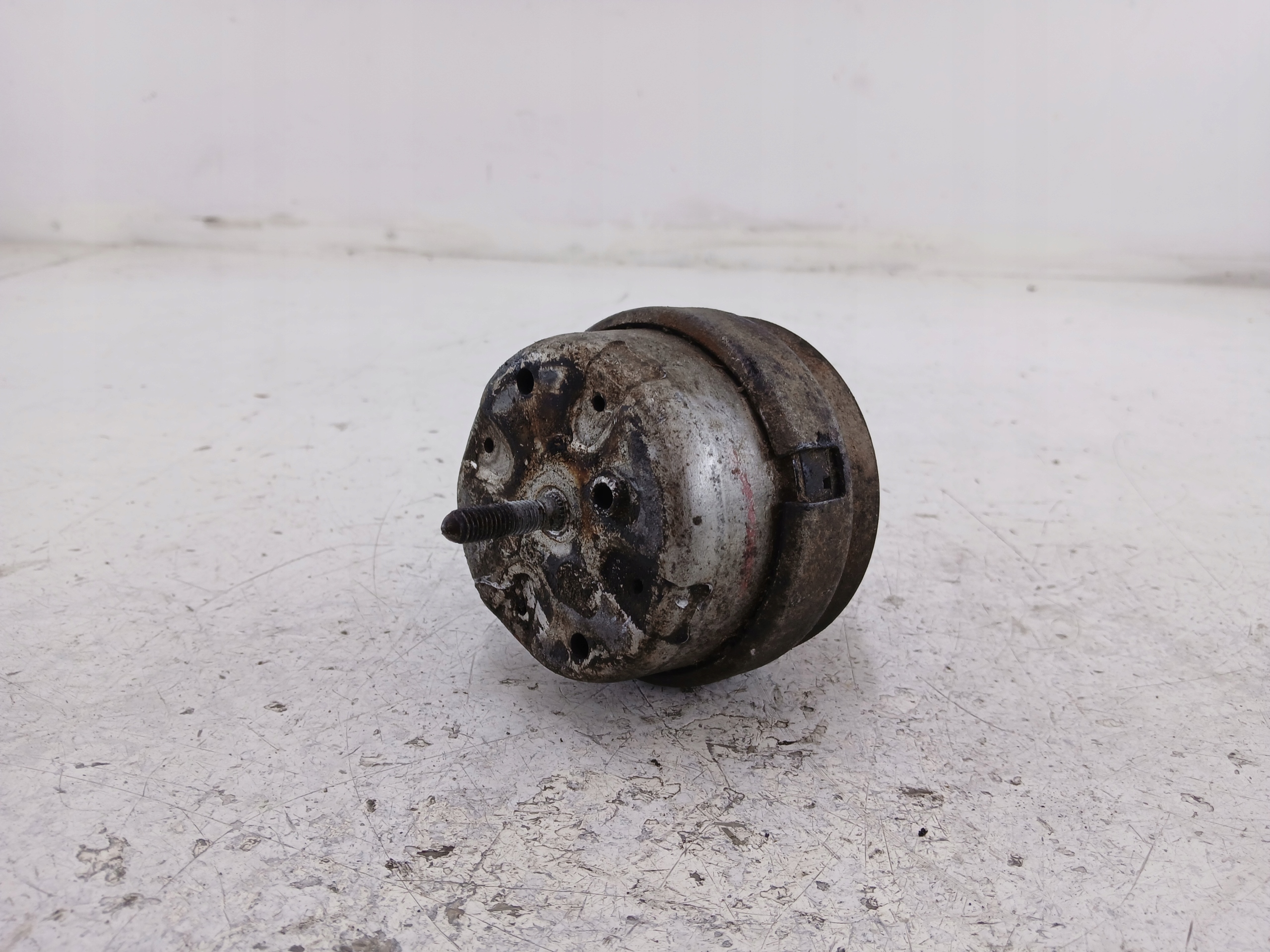 AUDI A6 C5 VW PASSAT B5 engine mount 8D0199379J