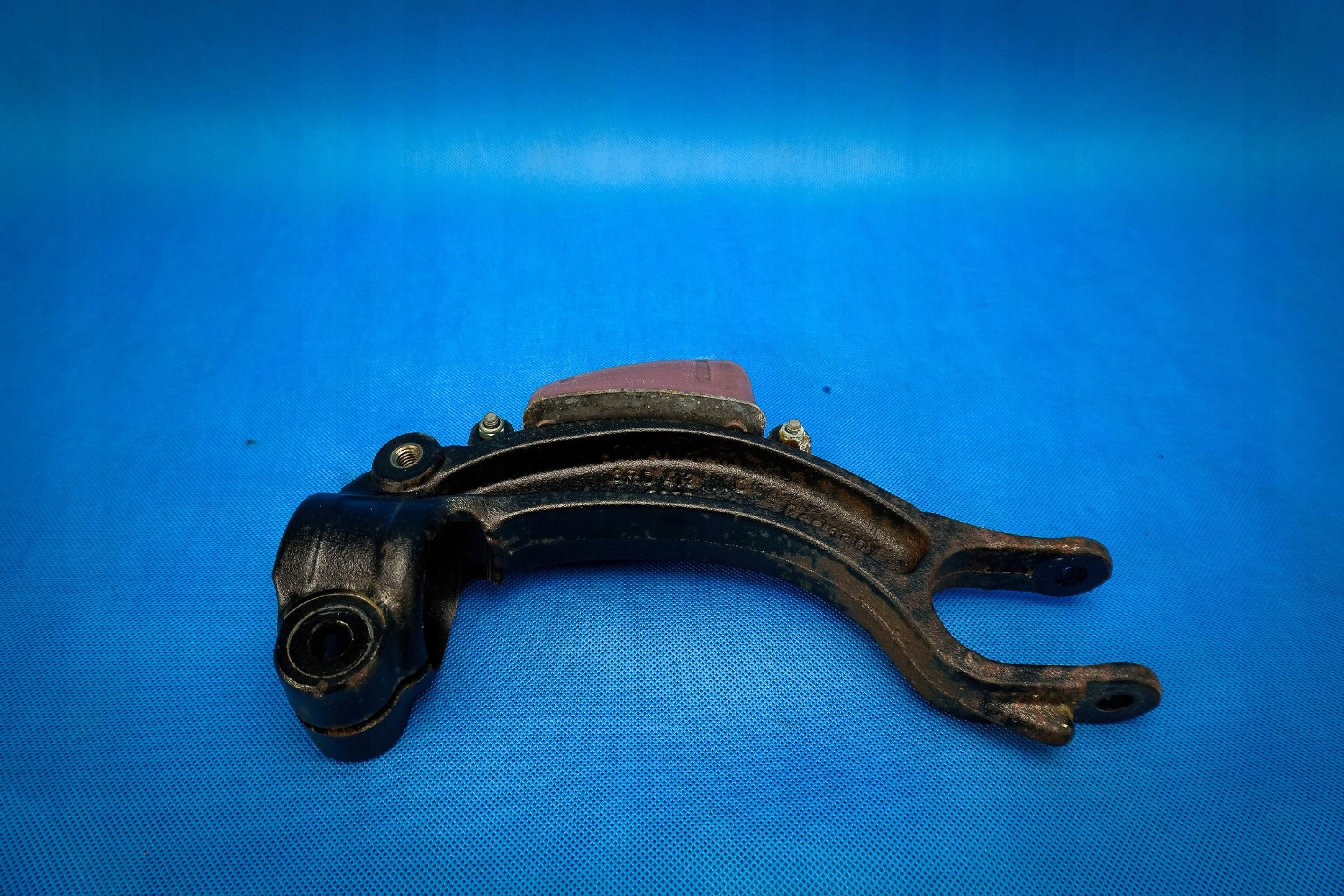 Widelec amortizera Audi A8 S8 4H 8R0413037C