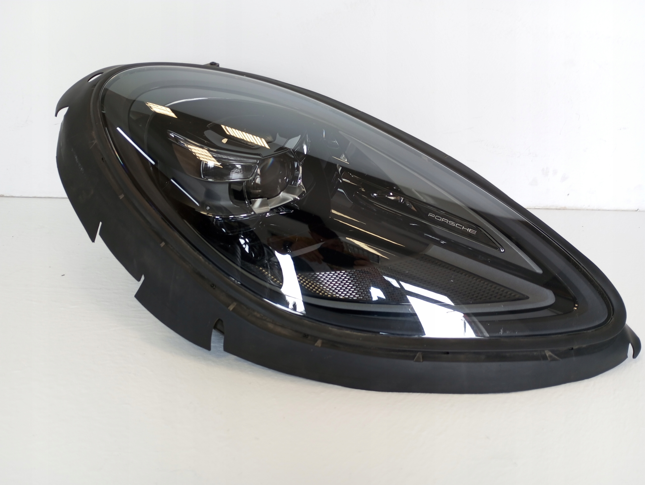 light right PORSCHE MACAN LIFT 23R 95B941016L MATRIX