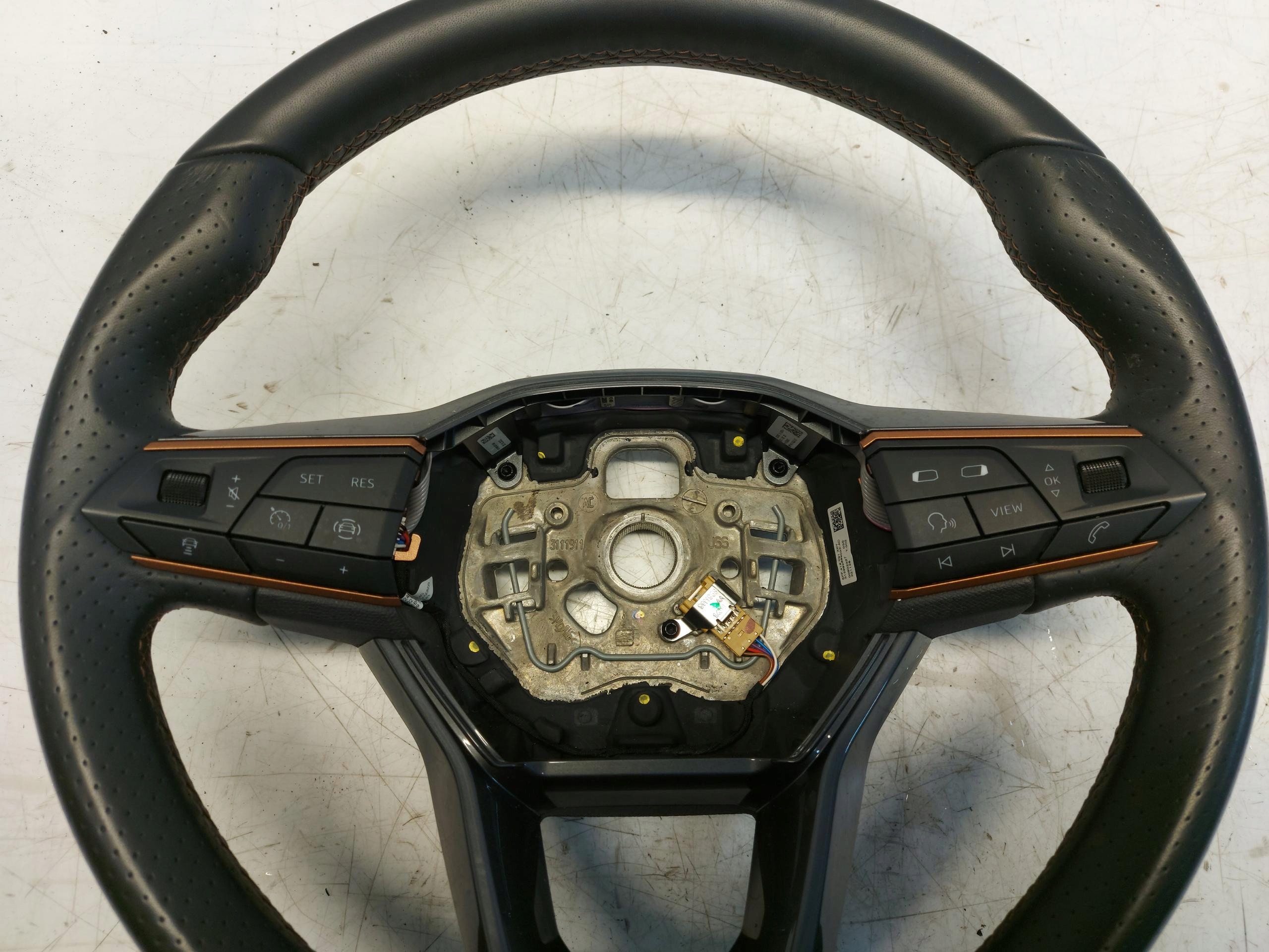 CUPRA FORMENTOR 5FF volante multimedialna