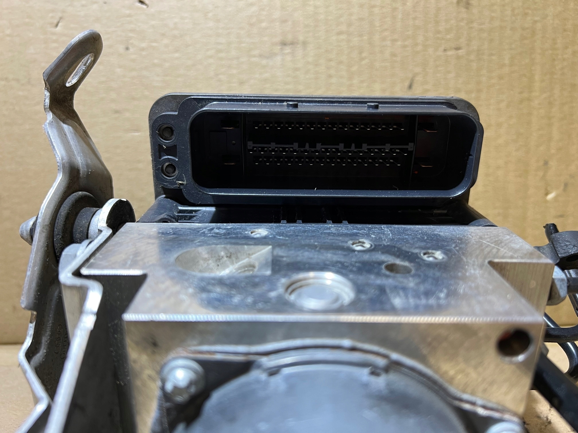 AUDI A8 D4 3.0 TFSI pump control unit ABS 4H0907379E