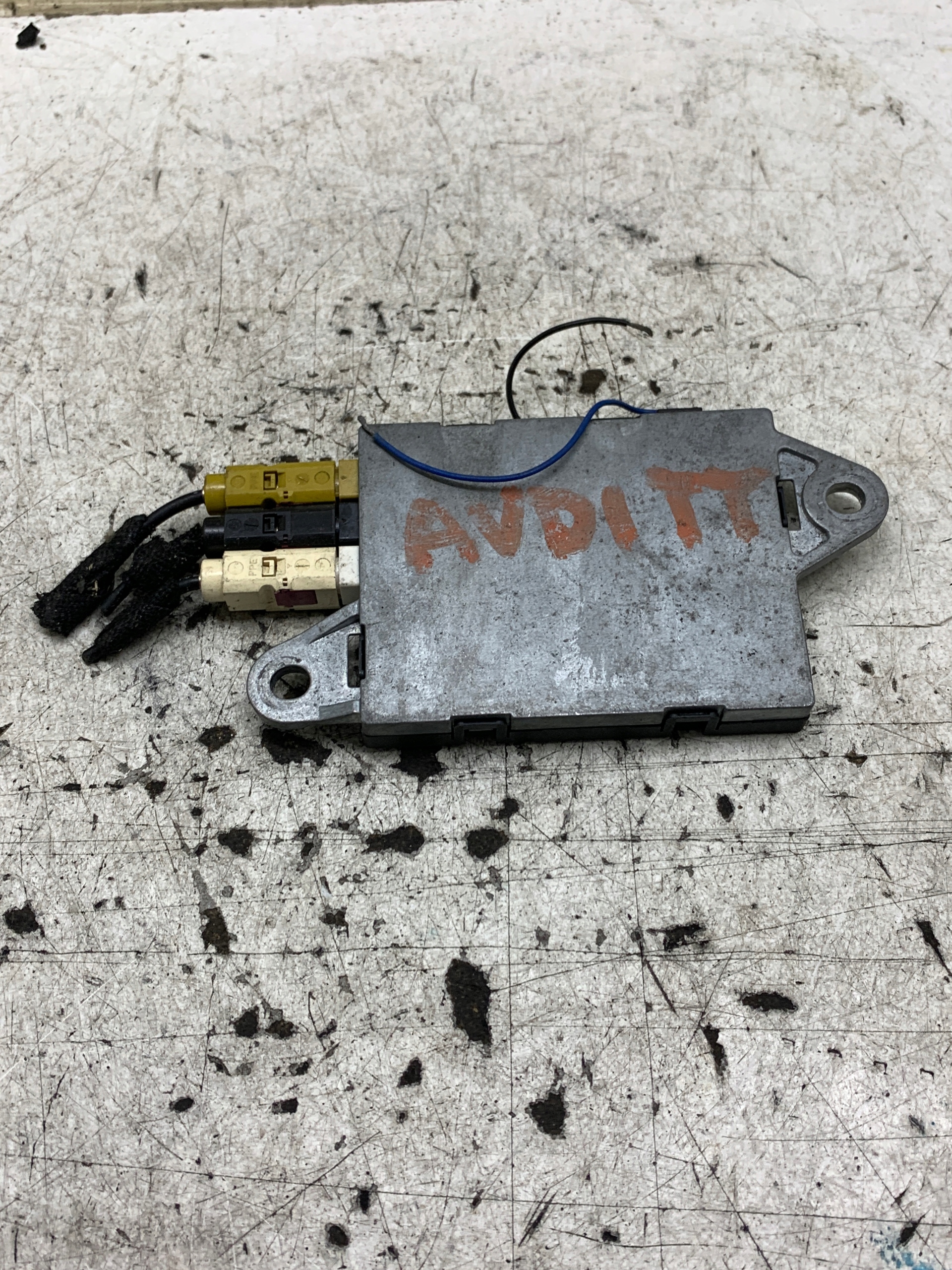 antenna amplifier 8J8035225A AUDI
