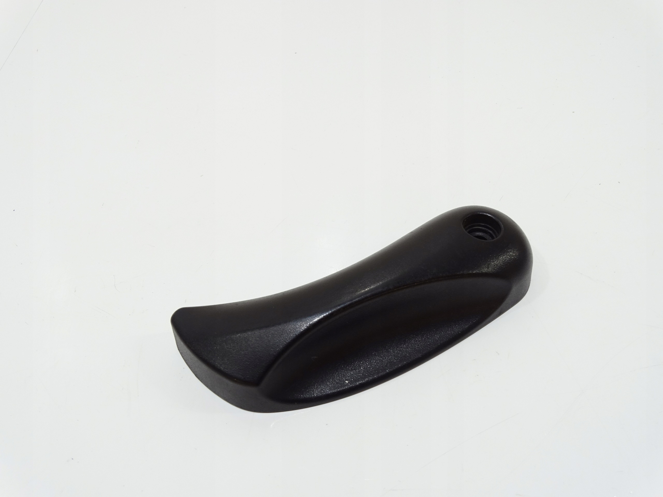 handle bracket of the opening bonnets BMW E60 E61 OE 7008933 (4817582)