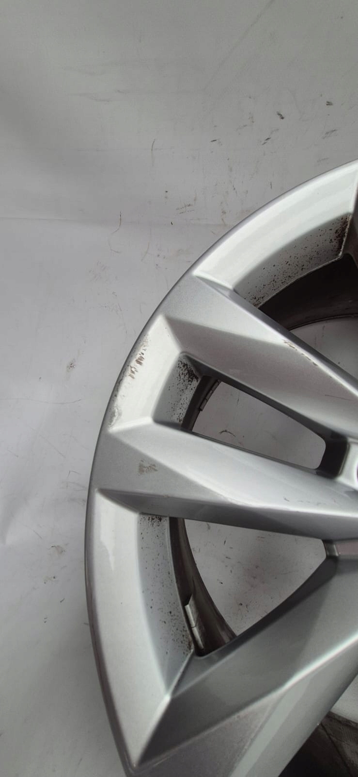 AUDI 8Y0601025 7JX16 16" disk hliníkový