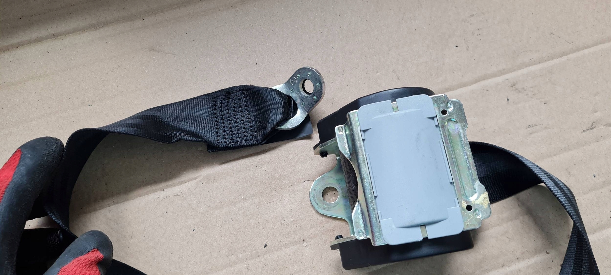 A6 C6 LIFT Gurten Sicherheits mitte KANAPY 4F0857807S
