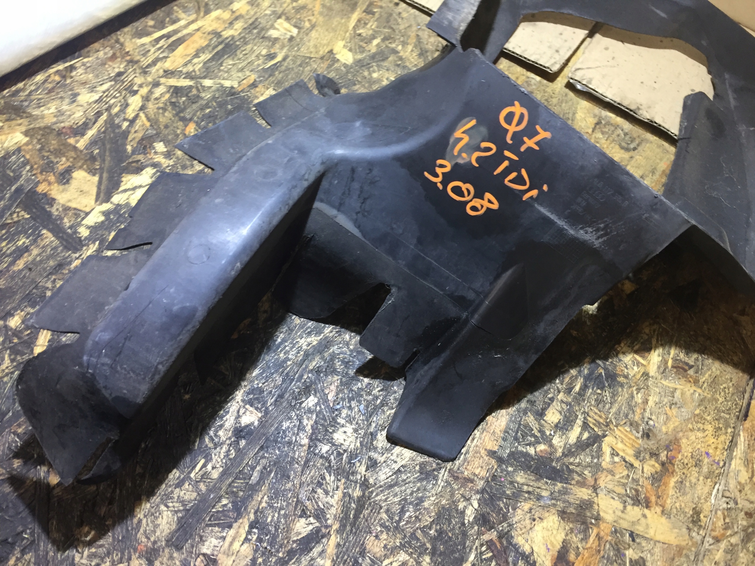 AUDI Q7 4L luftansaugkanal links 4L0117335B