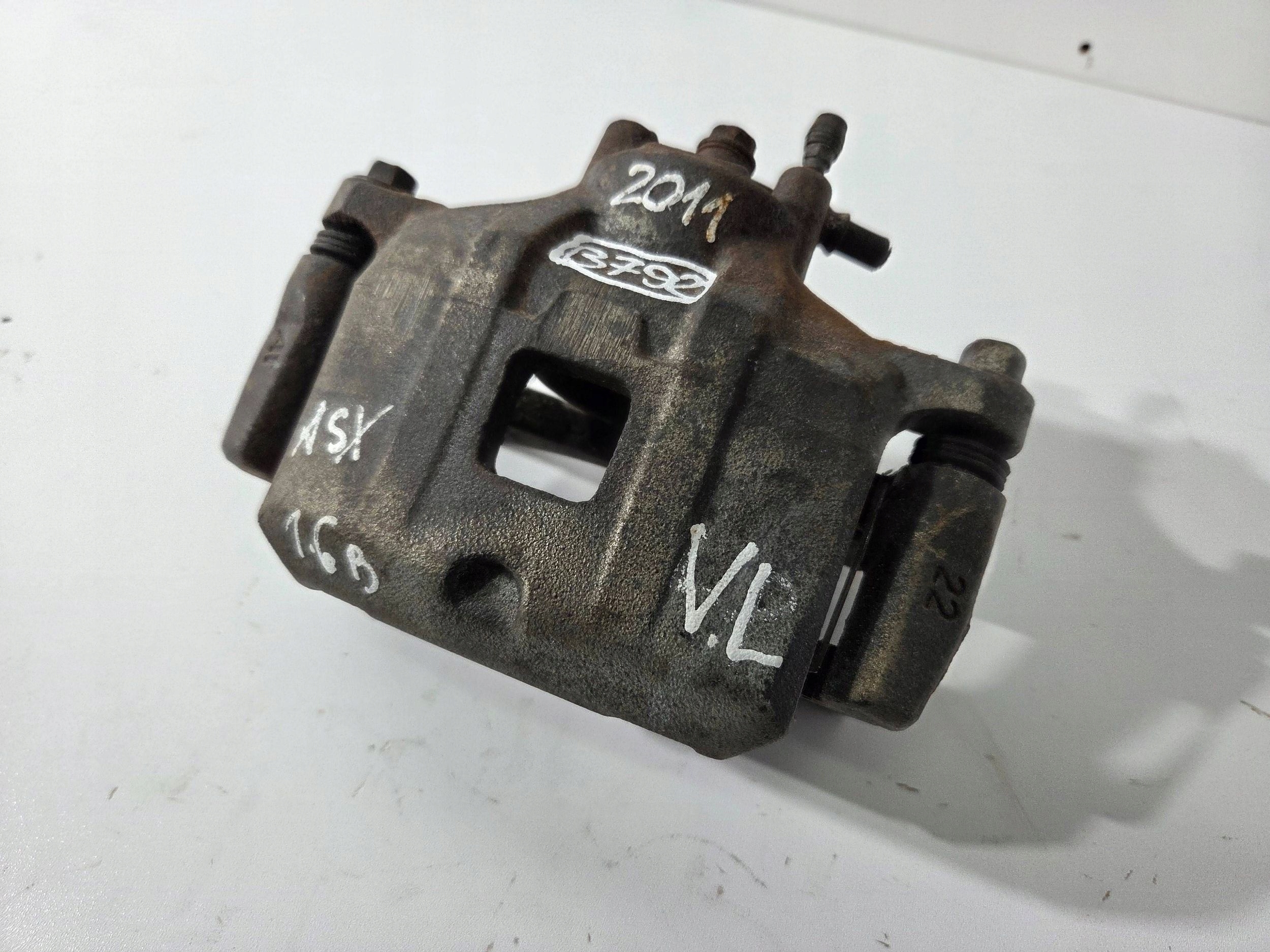 MITSUBISHI ASX caliper JARZMO front left front A105736 (B792) original