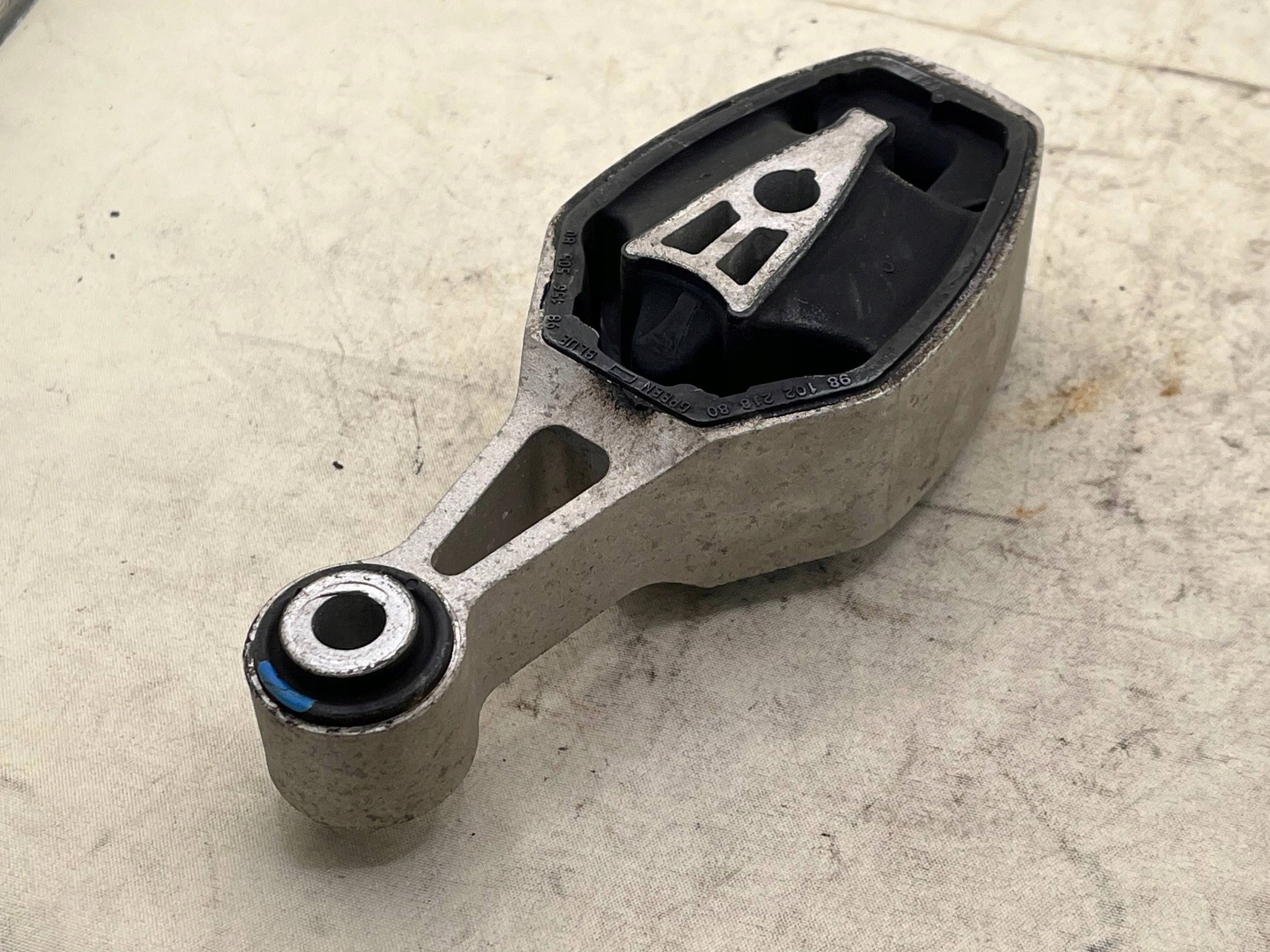 holder engine mount CITROEN C3 9810221880 !J