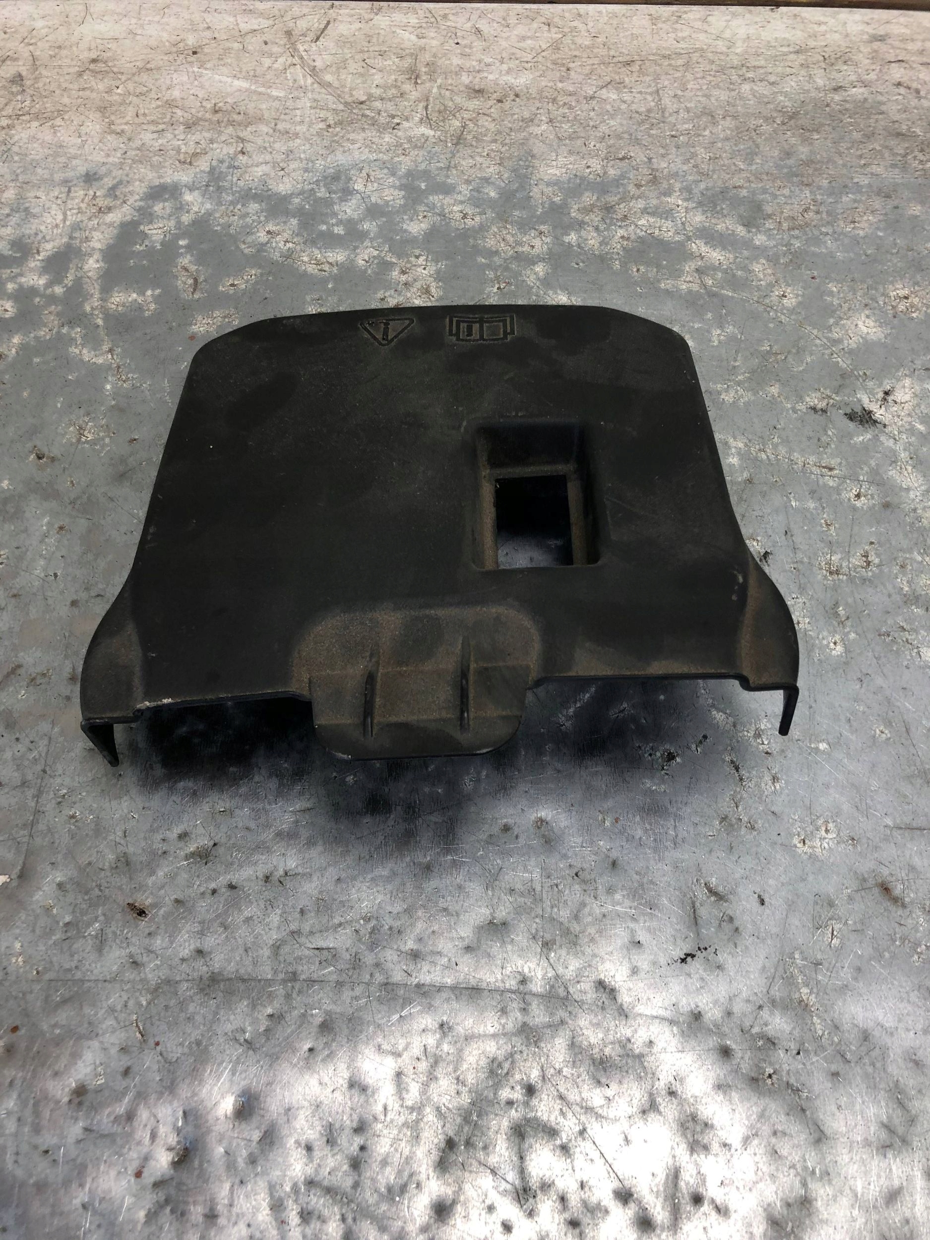 Abdeckung AKUMULATORA FORD KUGA MK2 LIFT AM51-10A659-AD