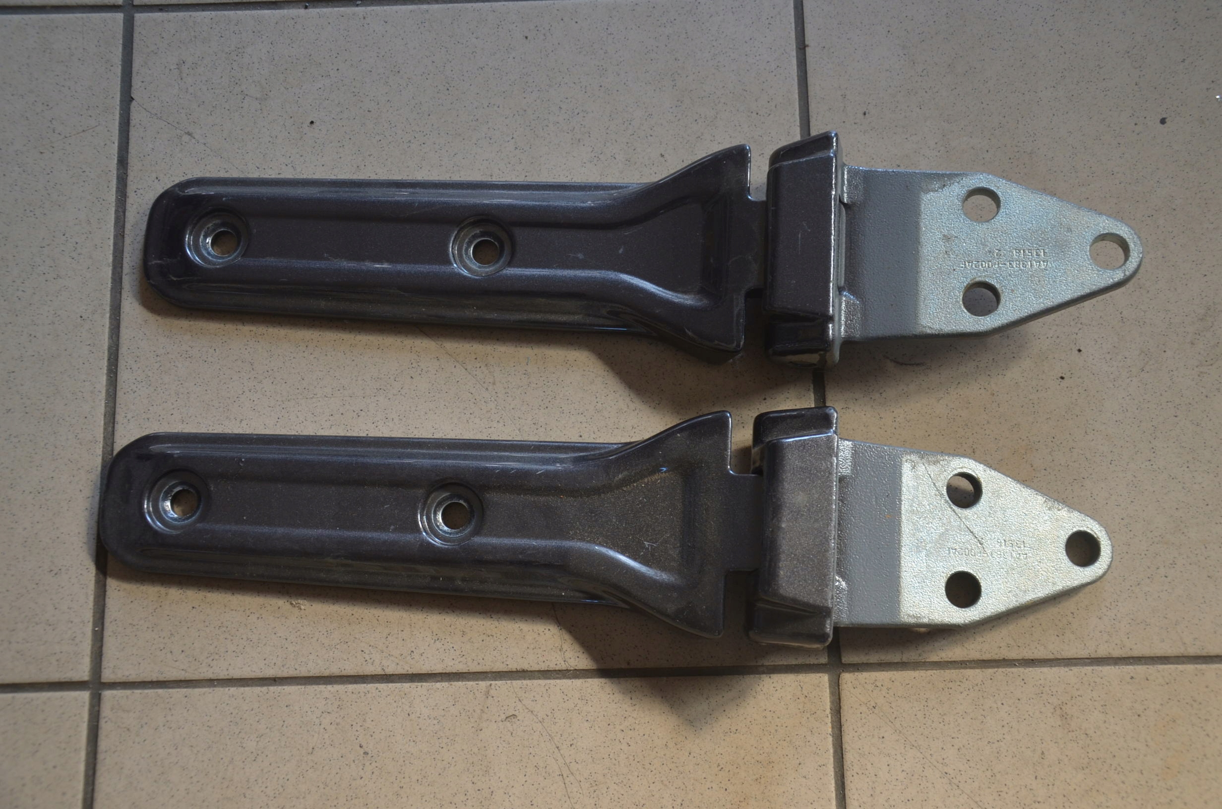 68282145AC - ПЕТЛІ ЗАДНІХ ДВЕРЕЙ WRANGLER JL 18 + 68282145AB