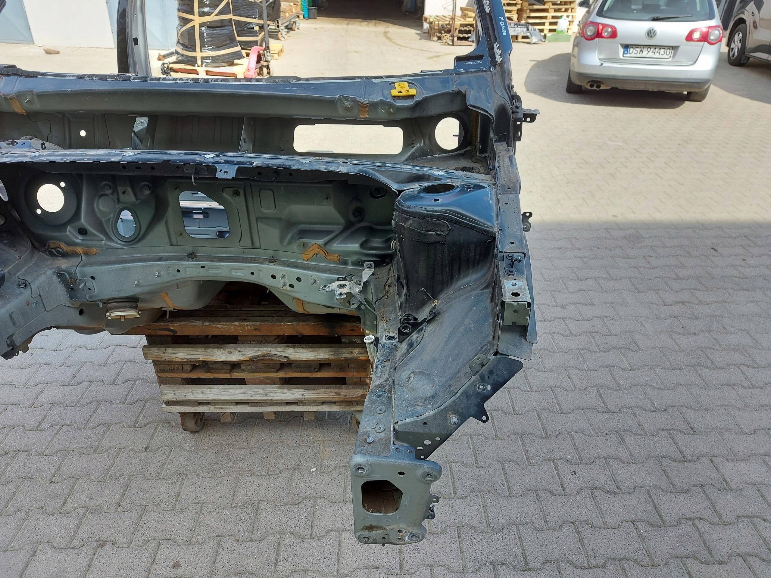 VOLVO XC40 D3 quarter pillar threshold front left 717-15
