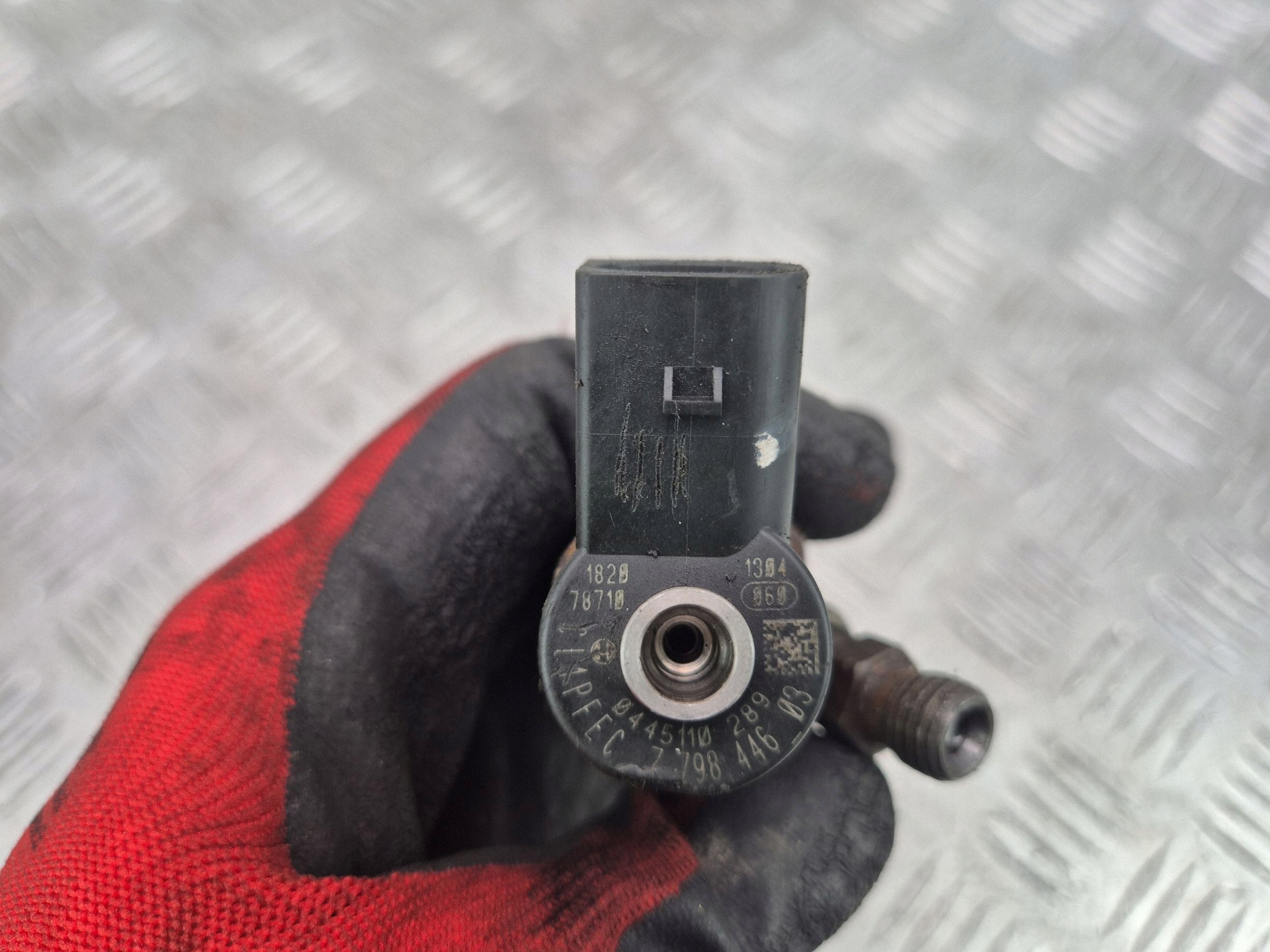 BMW 1 E81 118d injector 7798446 N47D20A