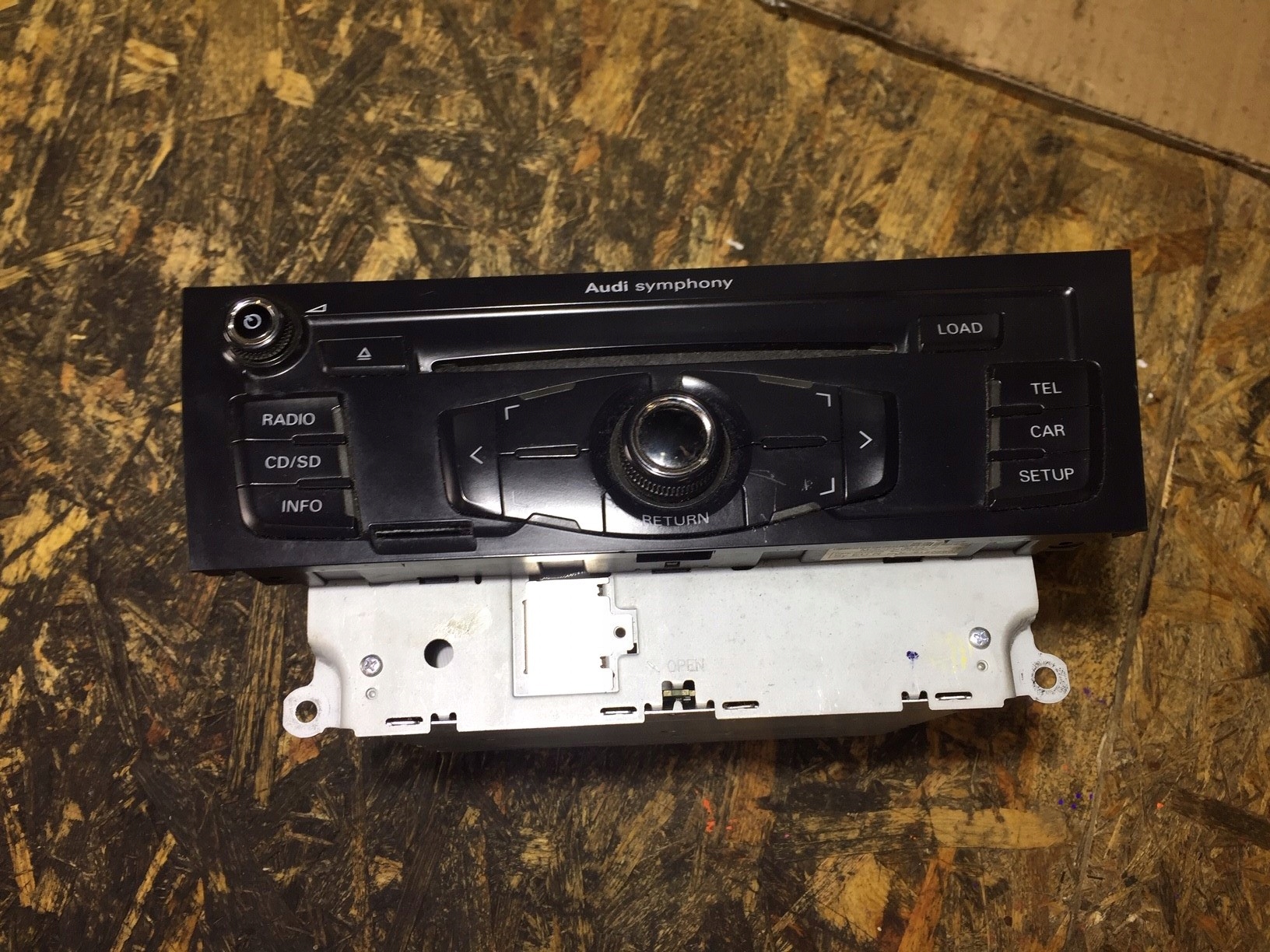 AUDI A4 B8 A5 8T RADIO SYMPHONY 8T2035195C