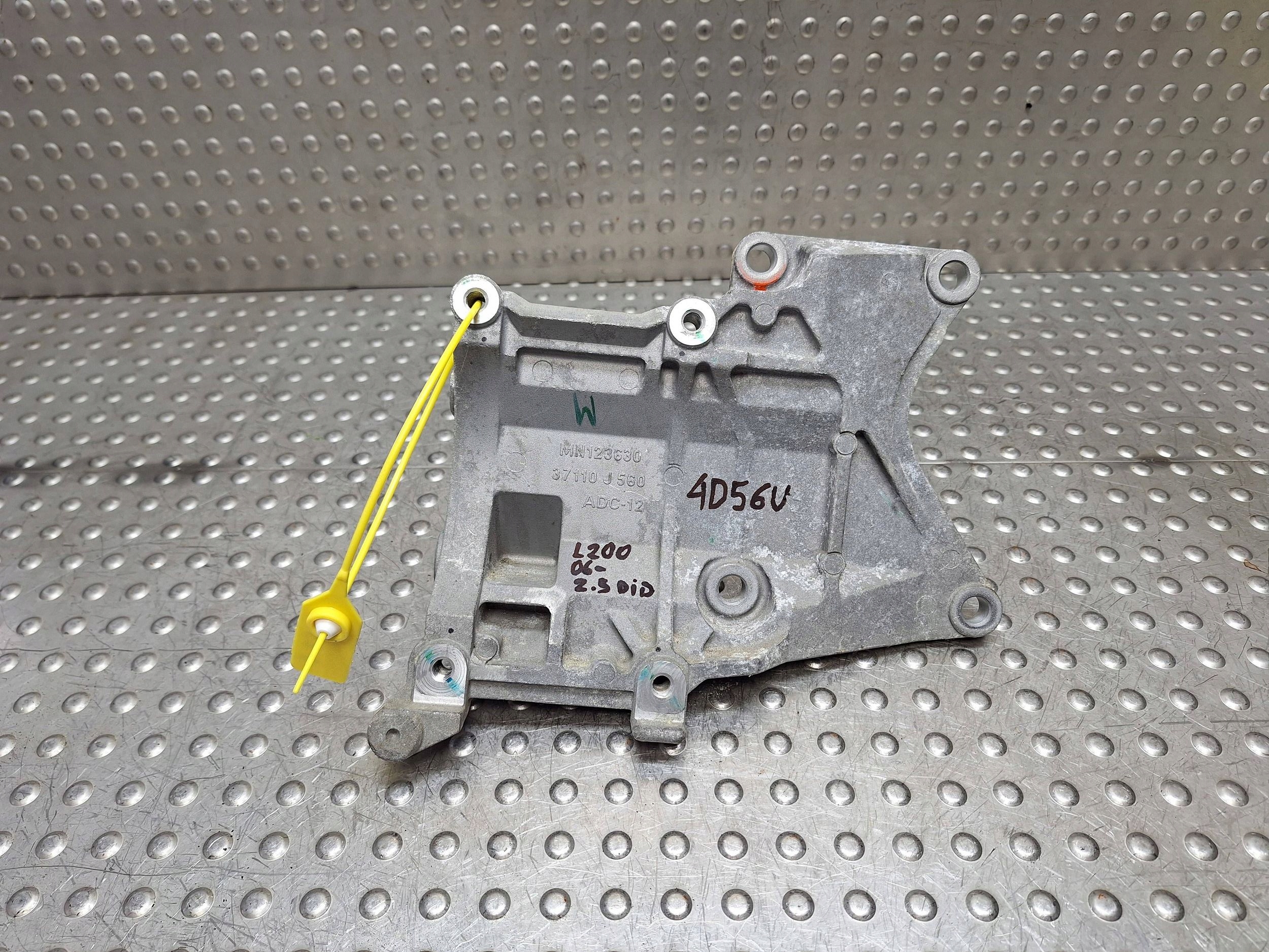 Support Support plaque SPREZARKI 37110J560 MITSUBISHI L200 IV 2.5 DID 4D56U 06