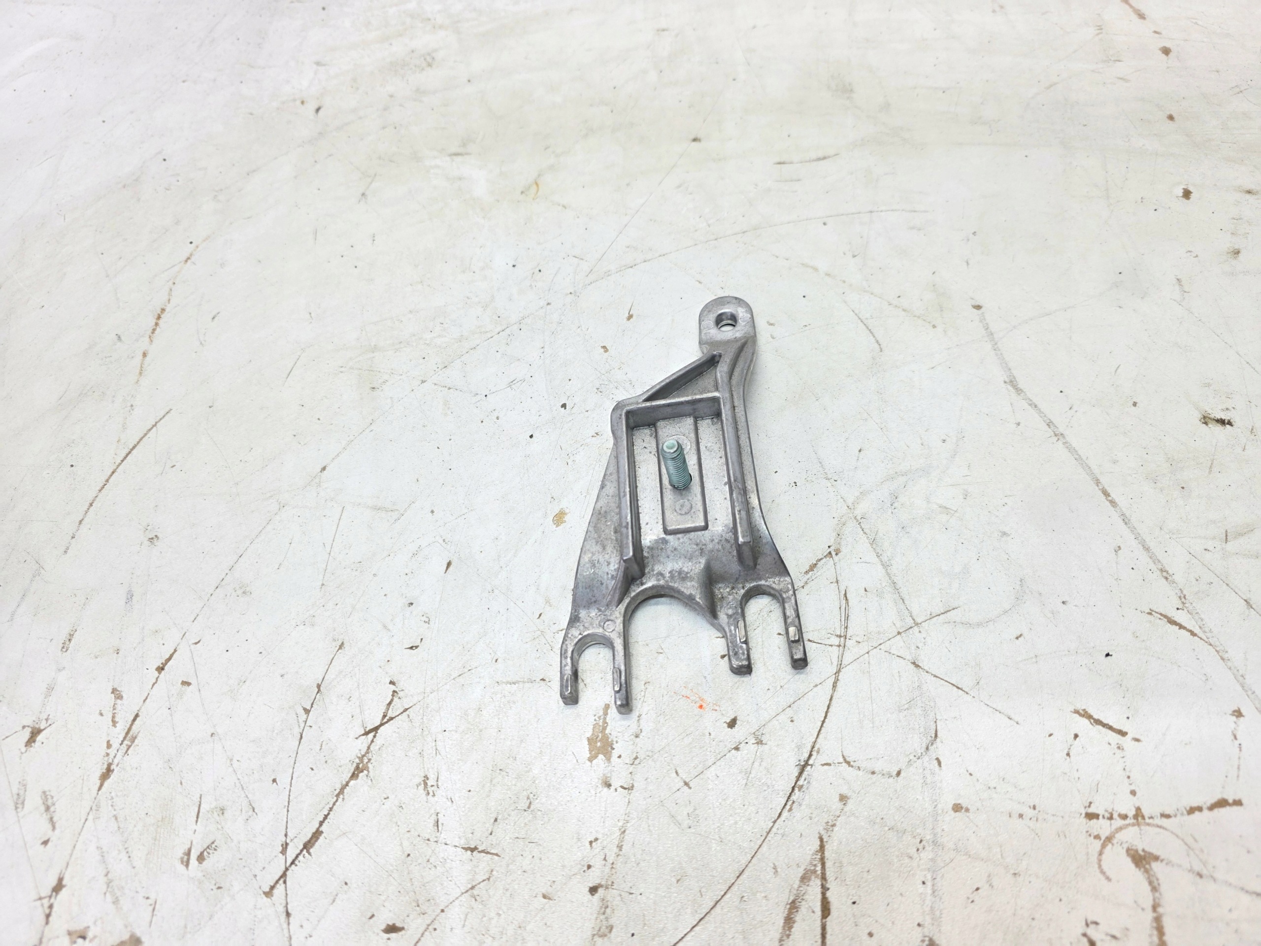 bracket holder PODLOKIETNIKA A4 B6 B7 8E0864283