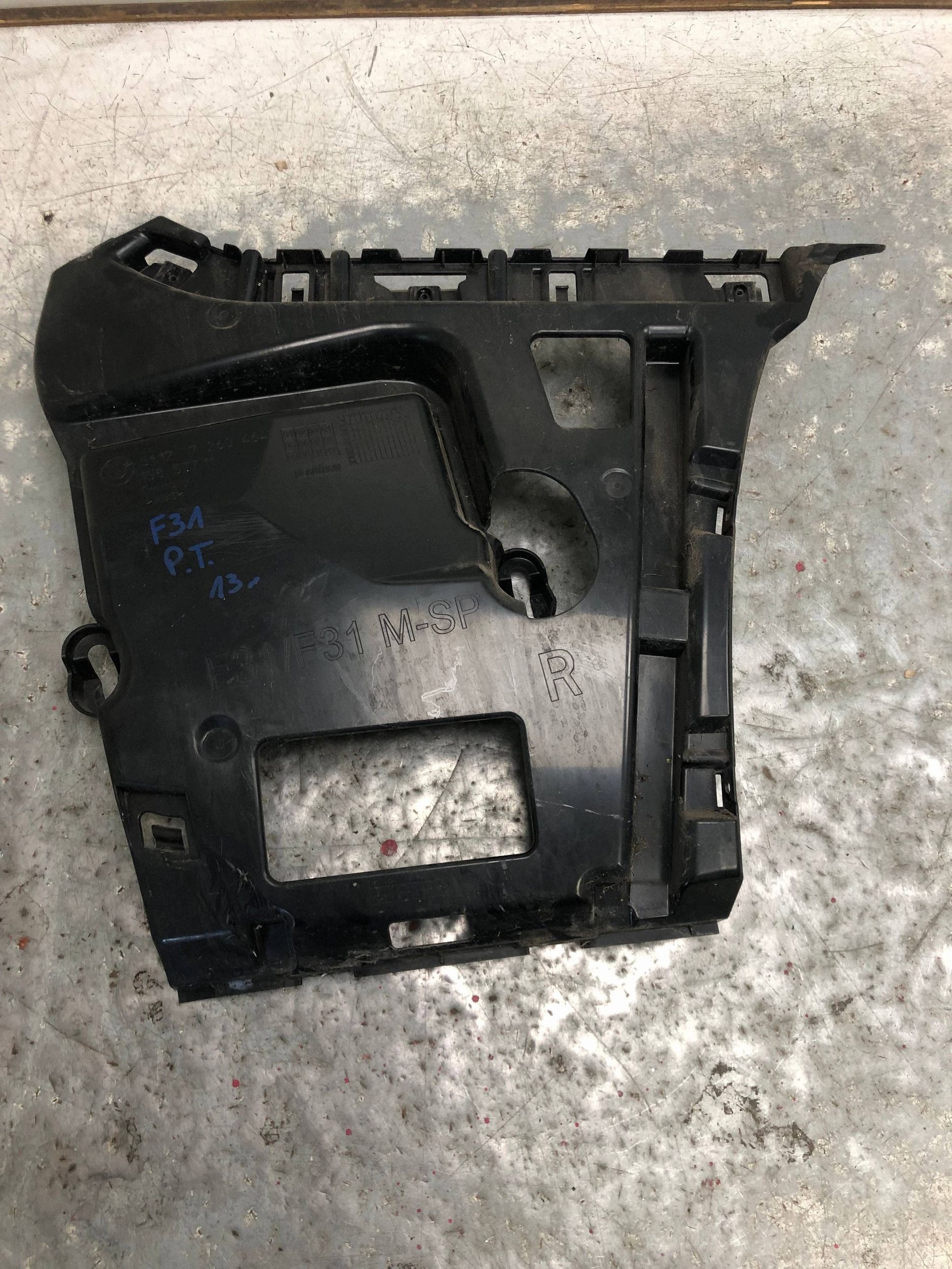 bumper bracket right rear part BMW F31 7260464