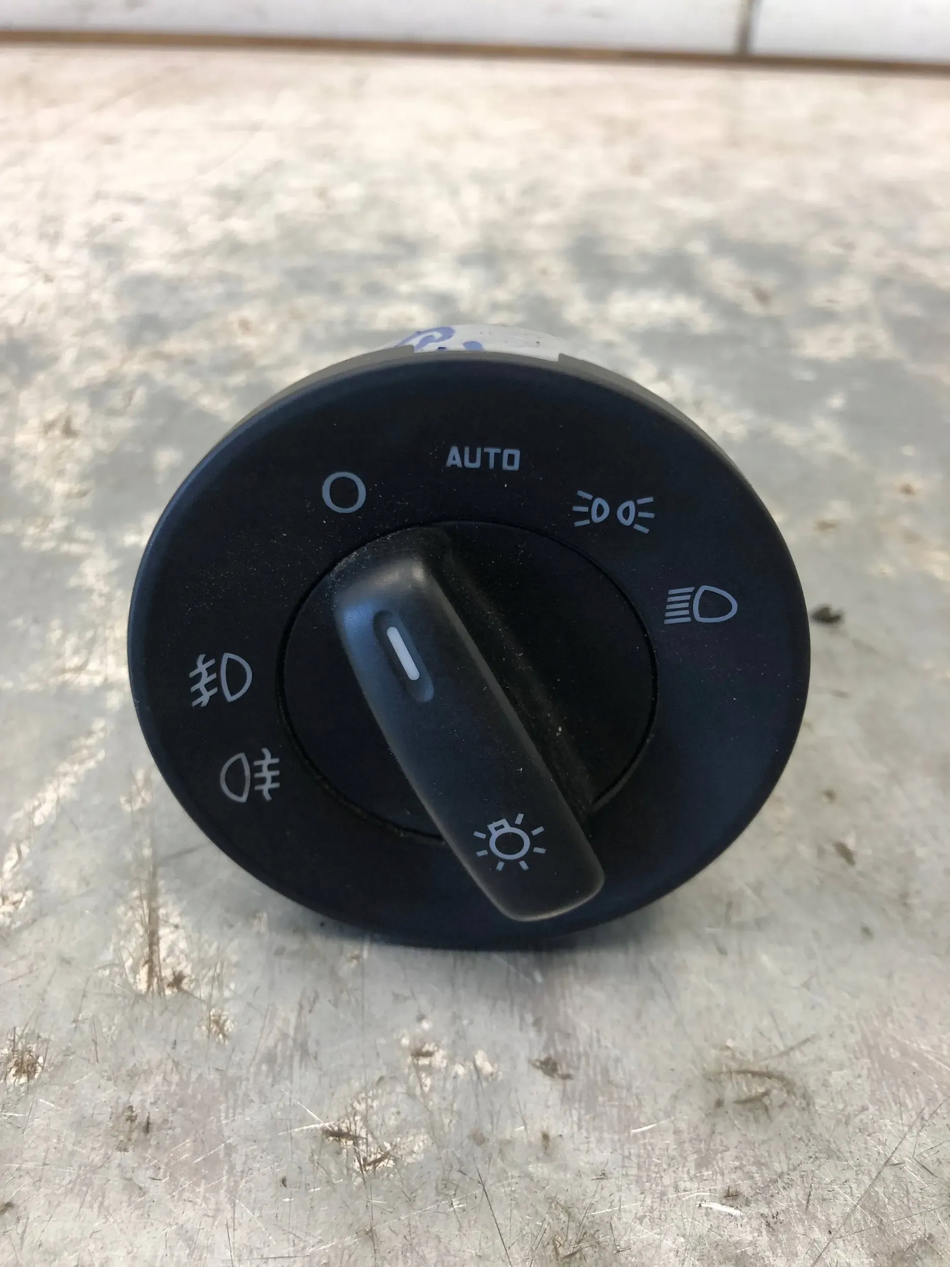 light switch SKODA OCTAVIA II LIFT SCOUT 1Z0941431J