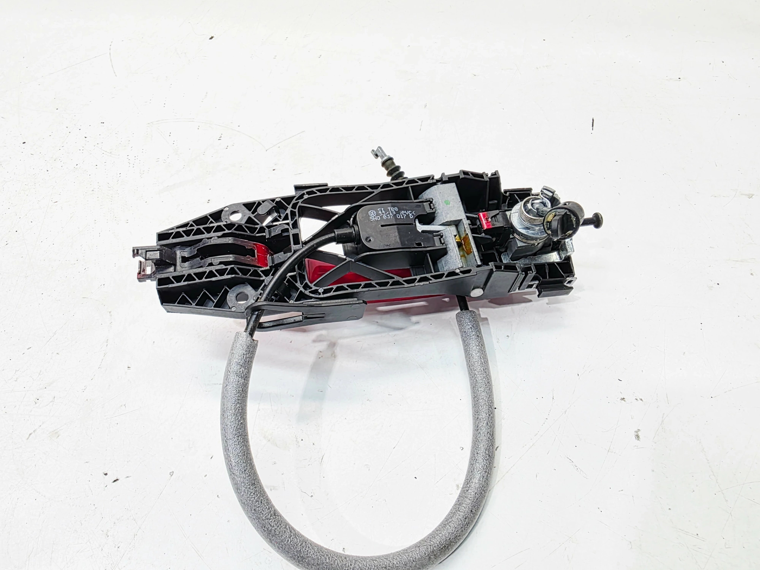 handle right front Z lock cylinder AUDI A3 8V Q3 8V0837885 LY3U