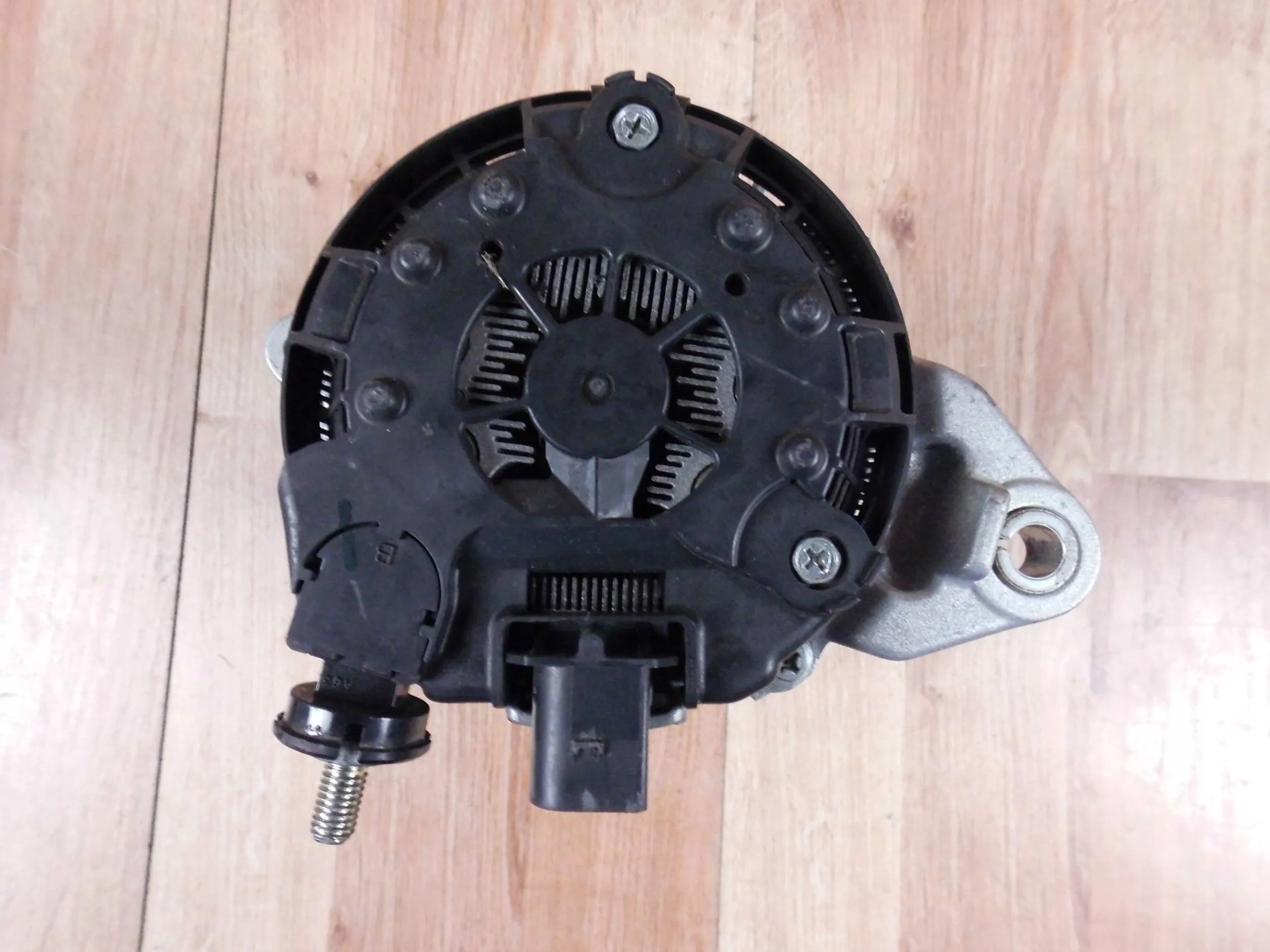 Mitsubishi Eclipse Cross 1.5 alternator 1800A500