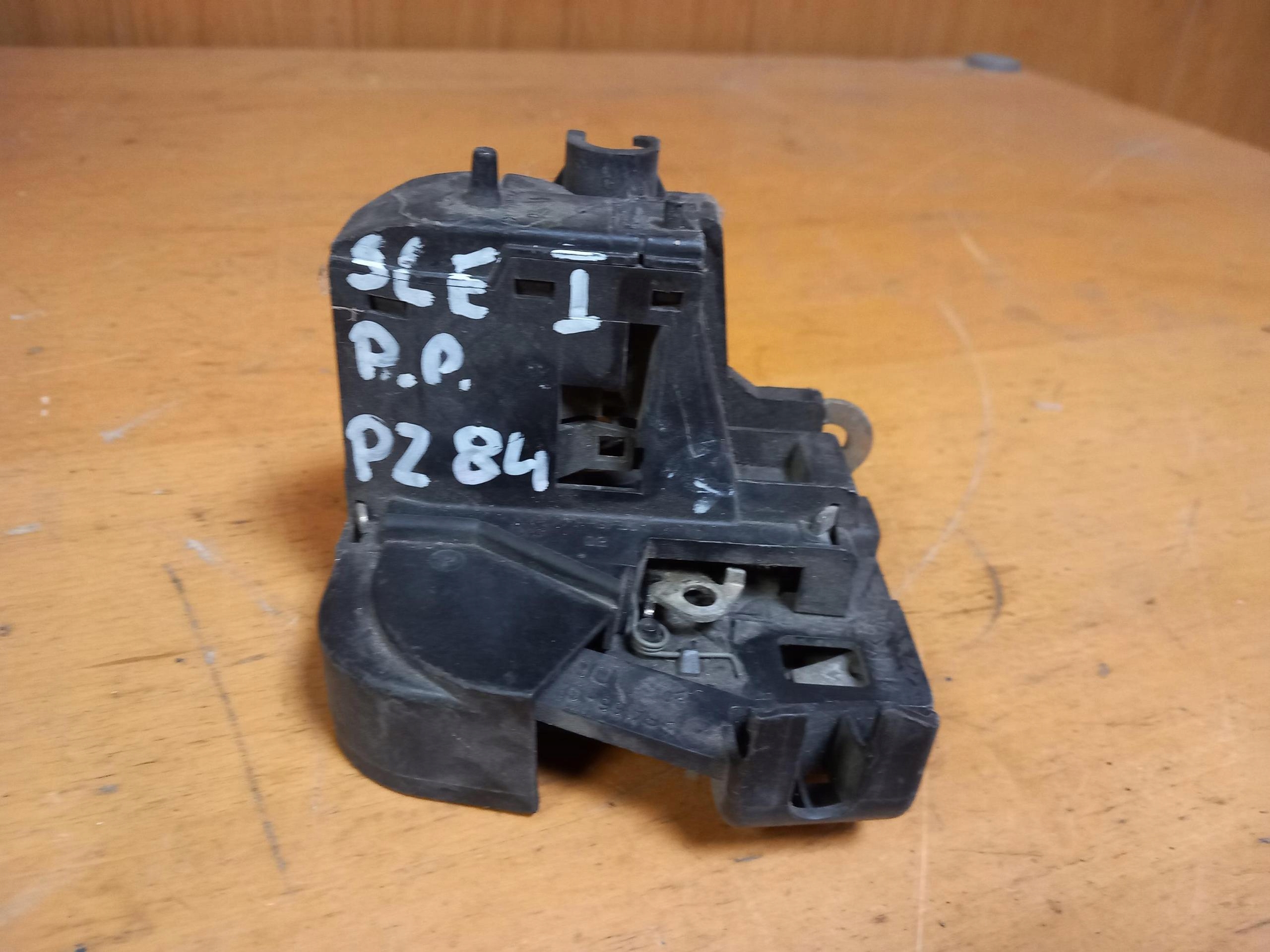 lock door right front RENAULT SCENIC and 96-03 EU