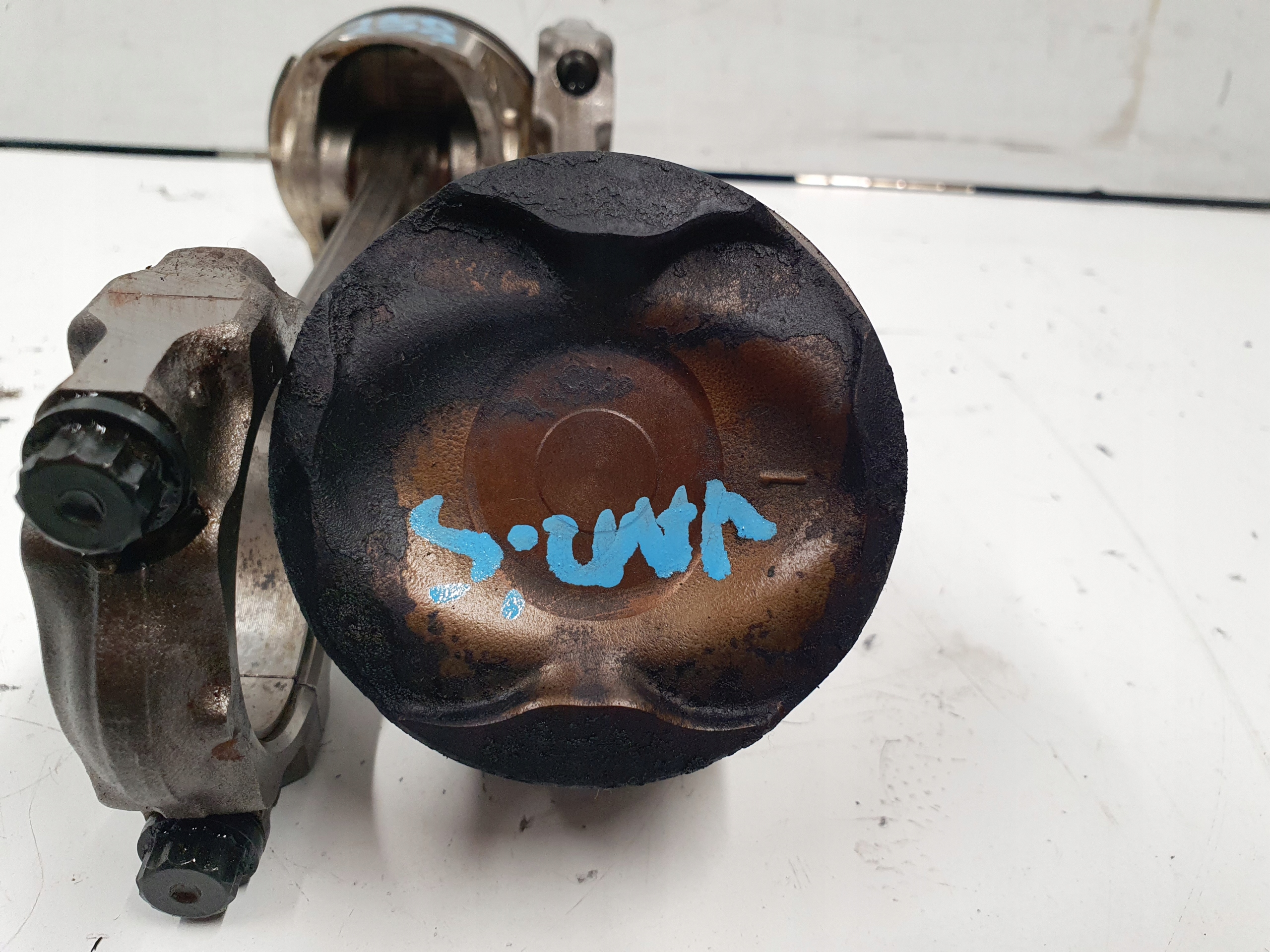 Toyota Yaris 2 3 Auris 1.33 VVTi piston connecting rod