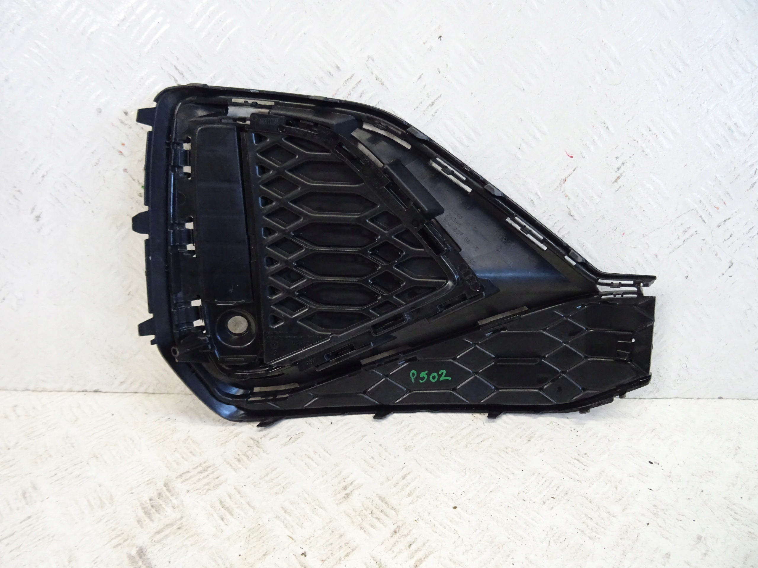 grid of a bumper front front left AUDI Q2 LIFT S-LINE 81A807681Q