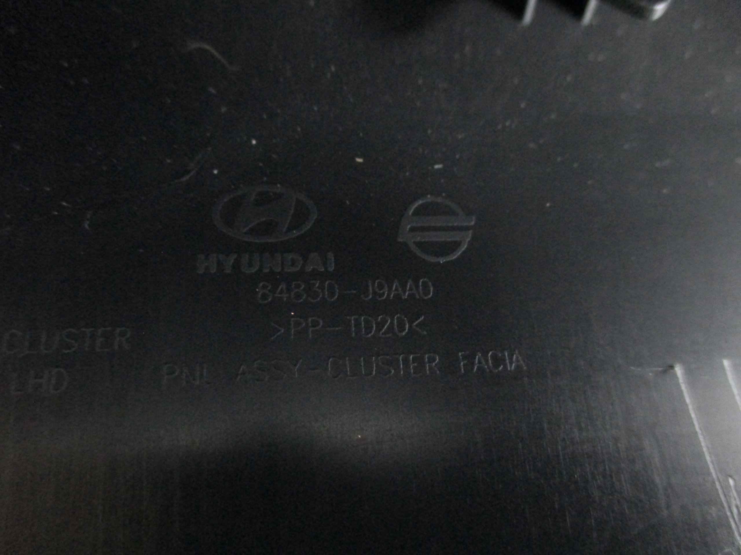 RÁM Obal budíka HYUNDAI KONA 84830-J9AA0