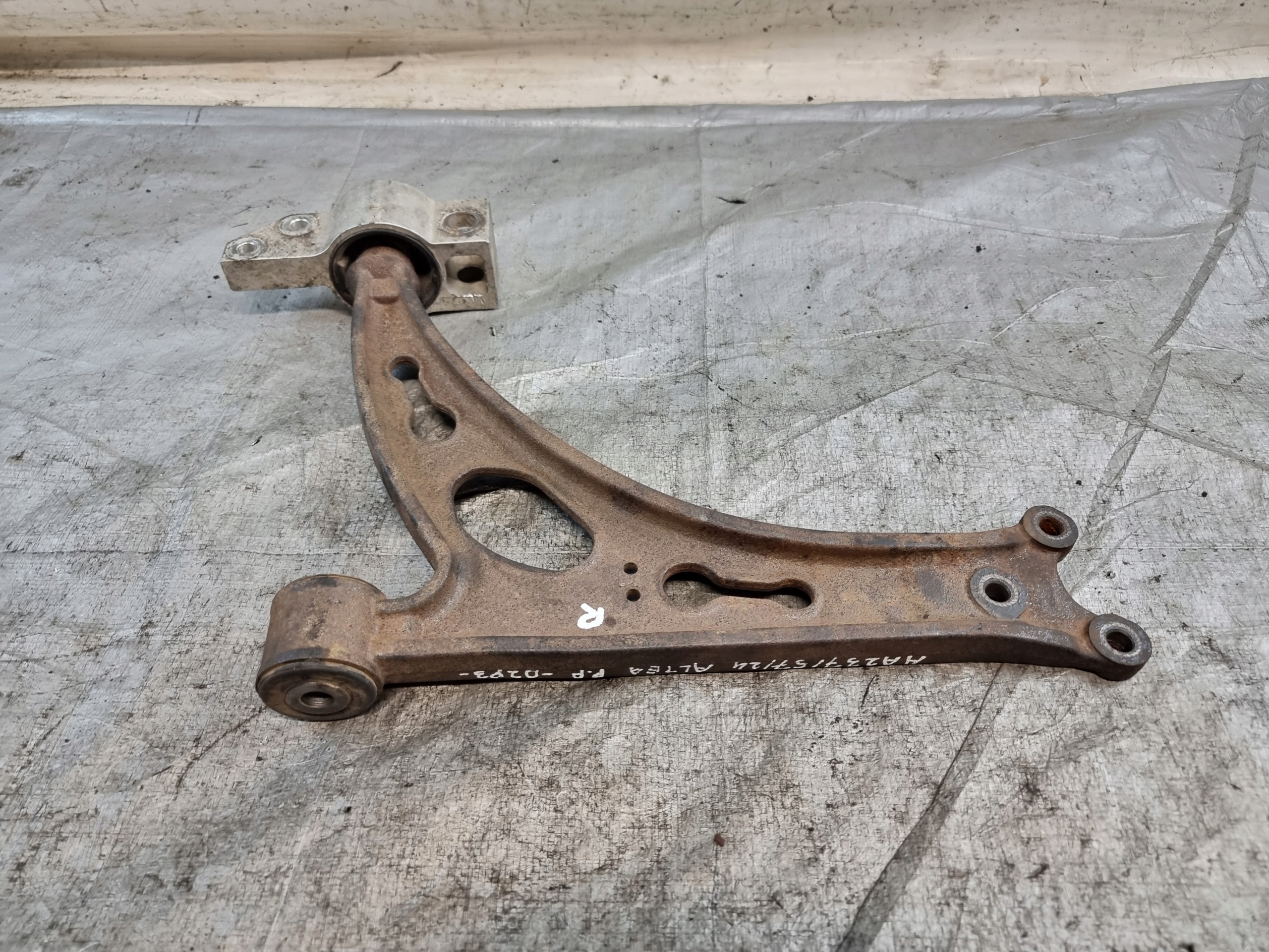 arm right front SEAT ALTEA 05r