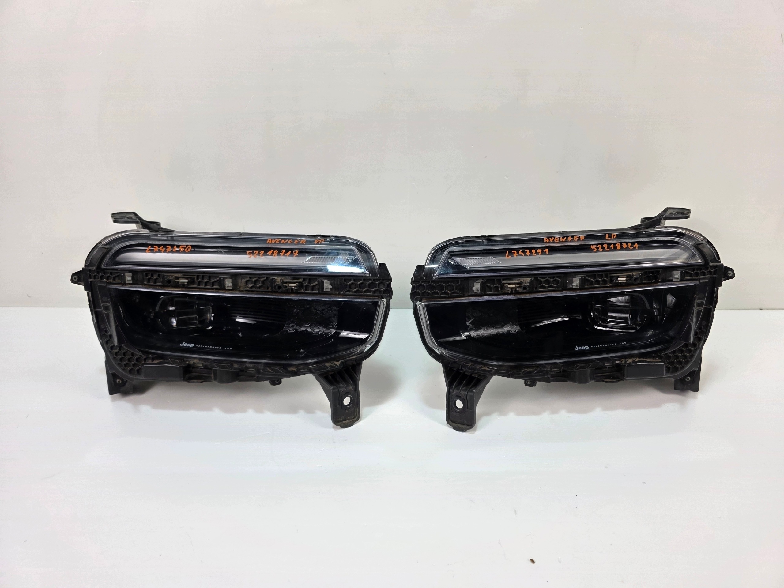 lights front FULL LED JEEP AVENGER L747251 L747250