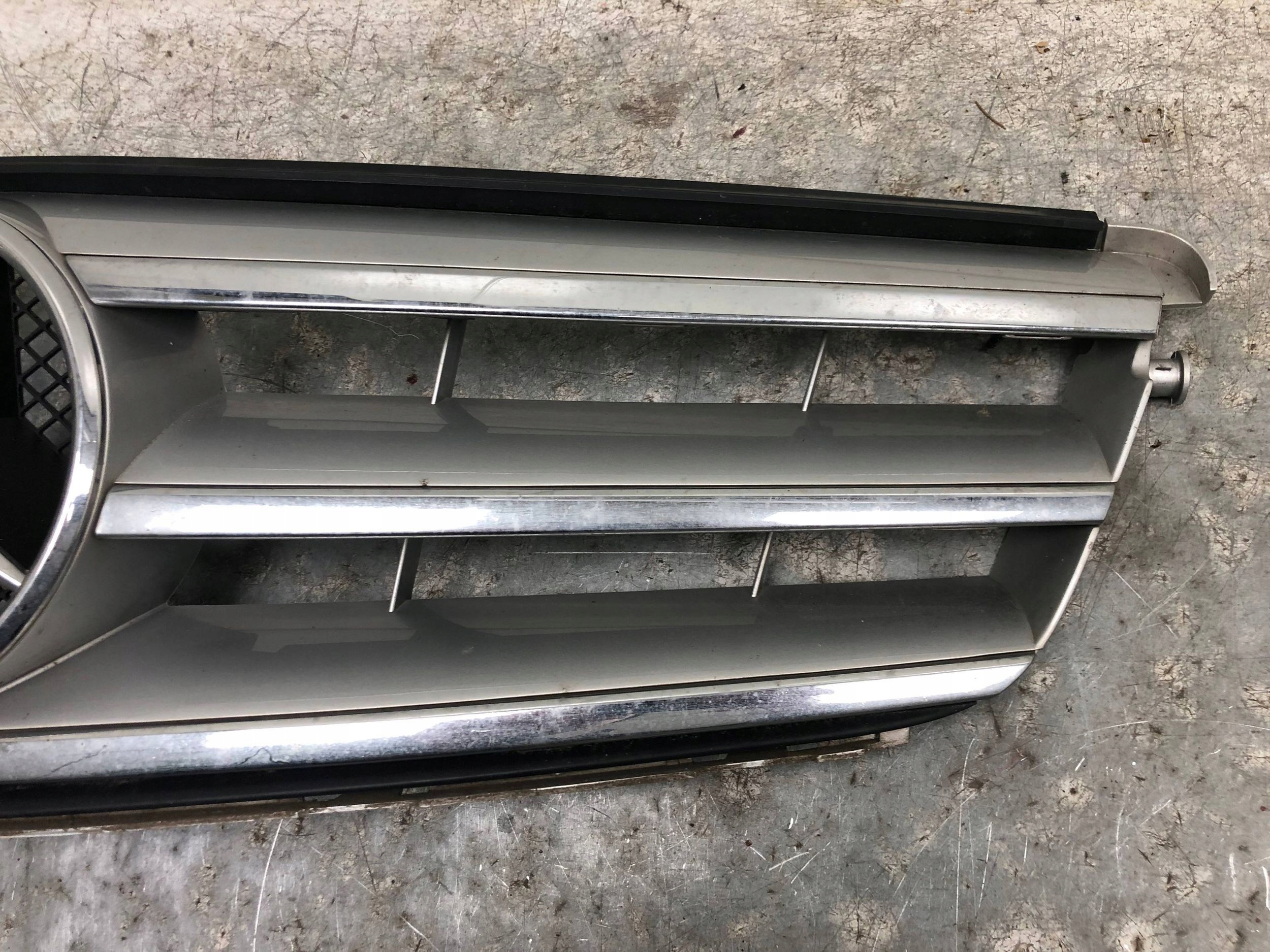 Grill Grill MERCEDES W204 A2048800023