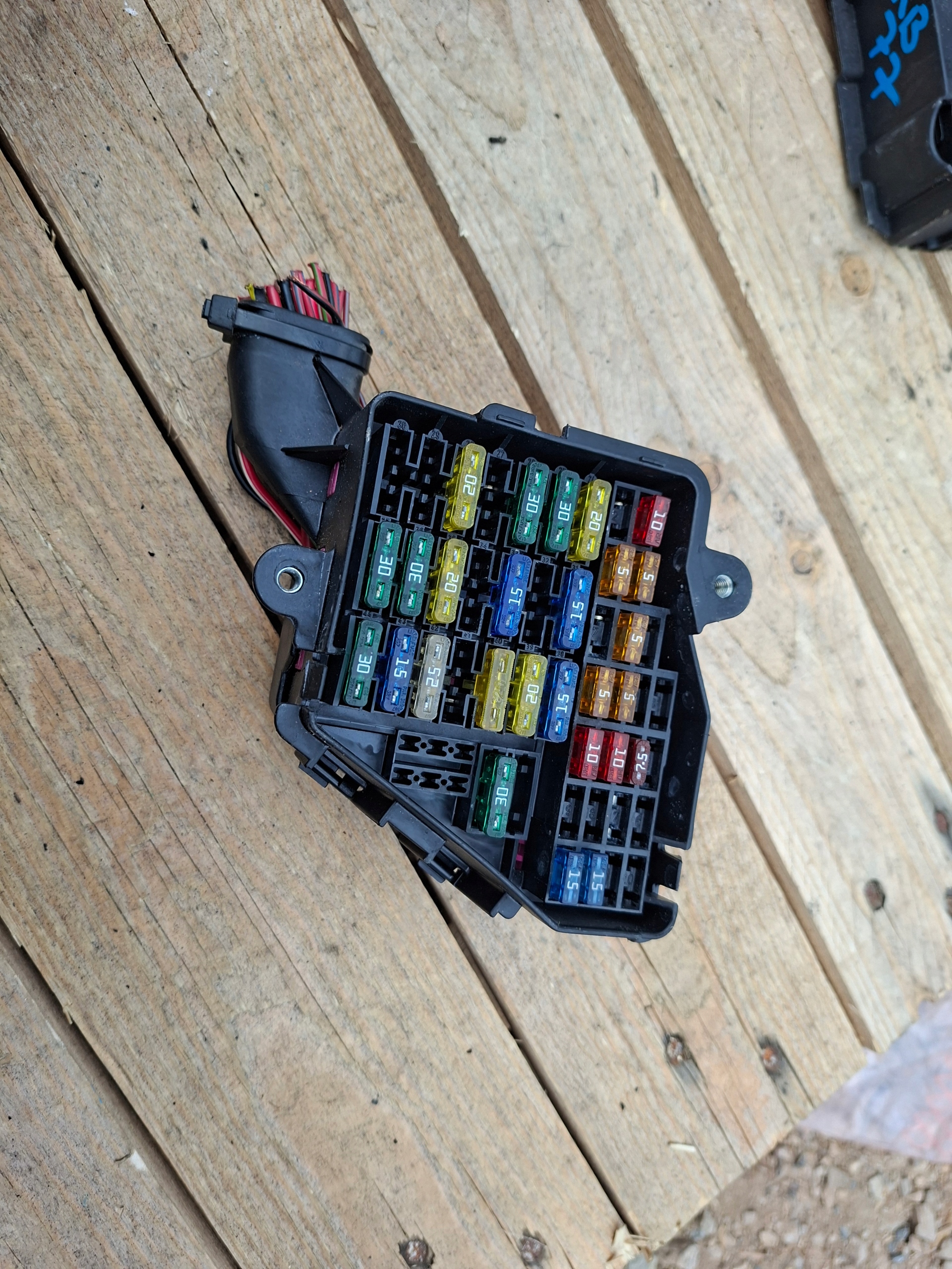 compartment of fuses audi a4 b6 B7