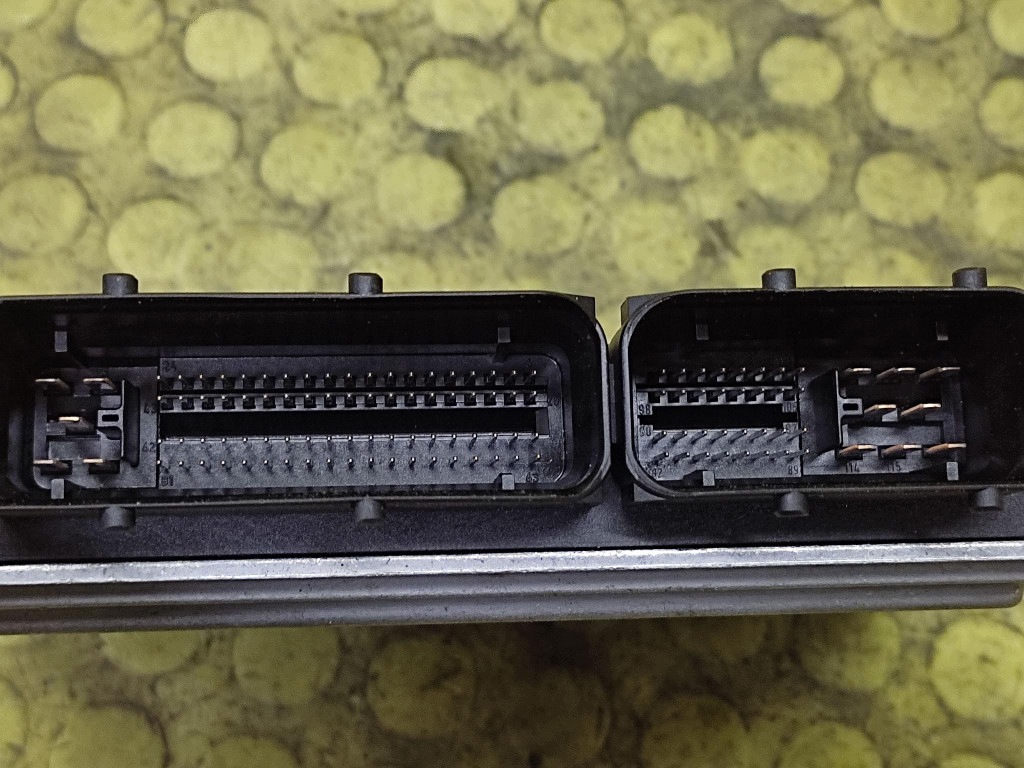 AUDI A4 B5 1.6 control unit of the engine 3B0906018G