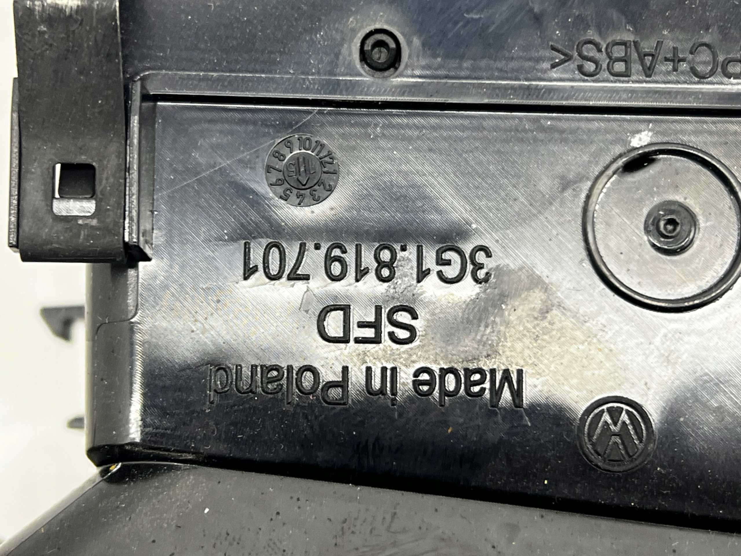 grid air conditioning devices left front VW PASSAT B8 3G1819701D
