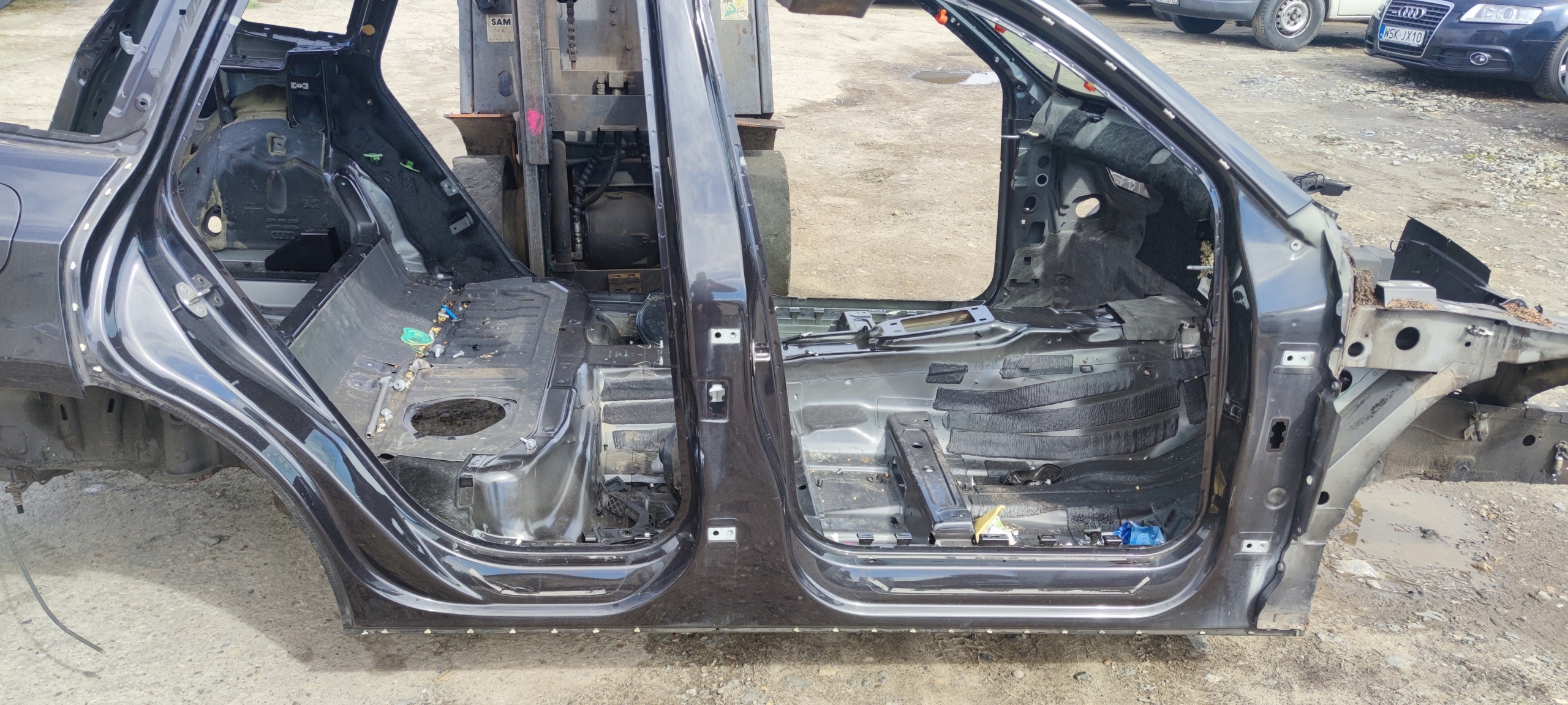 quarter threshold BOK right side AUDI Q5 8R LZ7L
