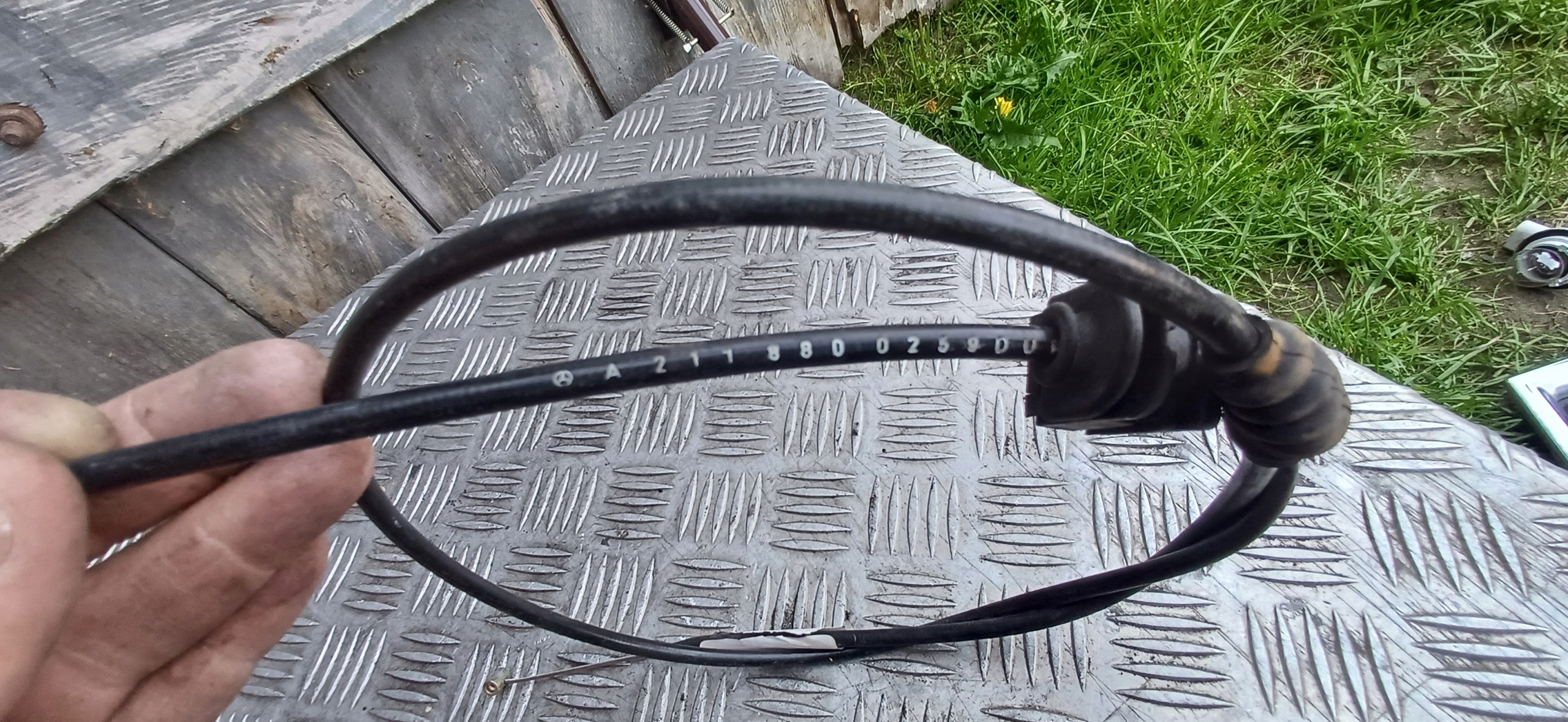 MERCEDES W212 Câble de la serrure du capot A2118800259