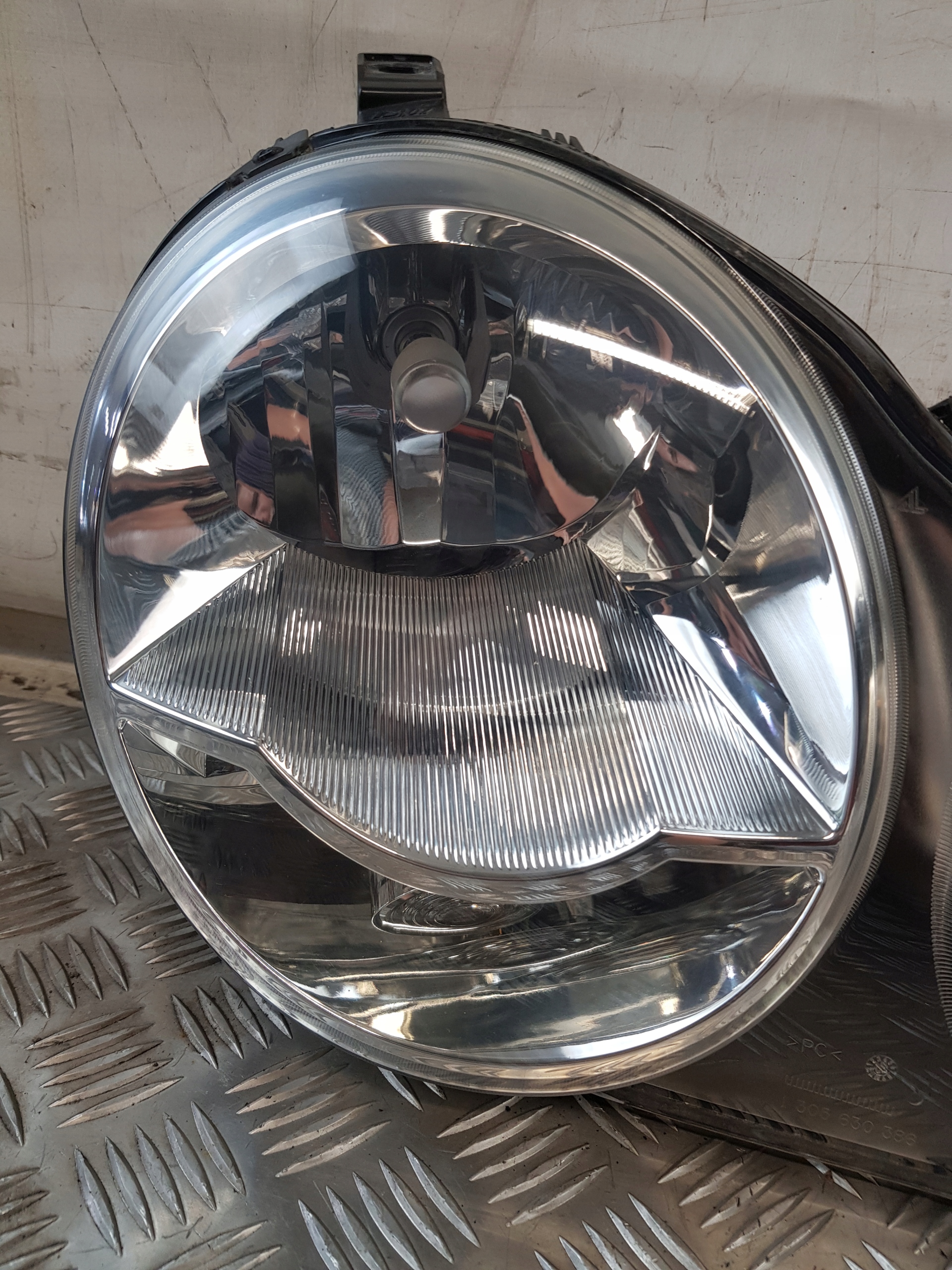 light right front VW POLO IV 9N 02R- EUROPA