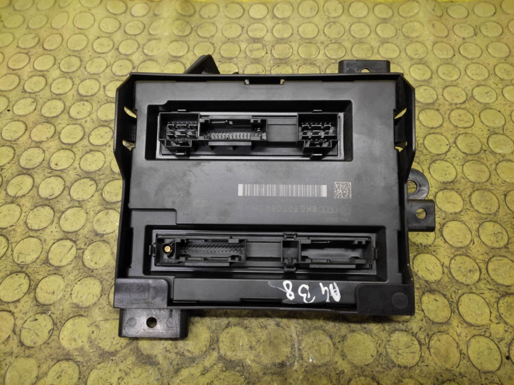 AUDI A4 B8 bedienteil steuergerät batterie 8K0907064CN